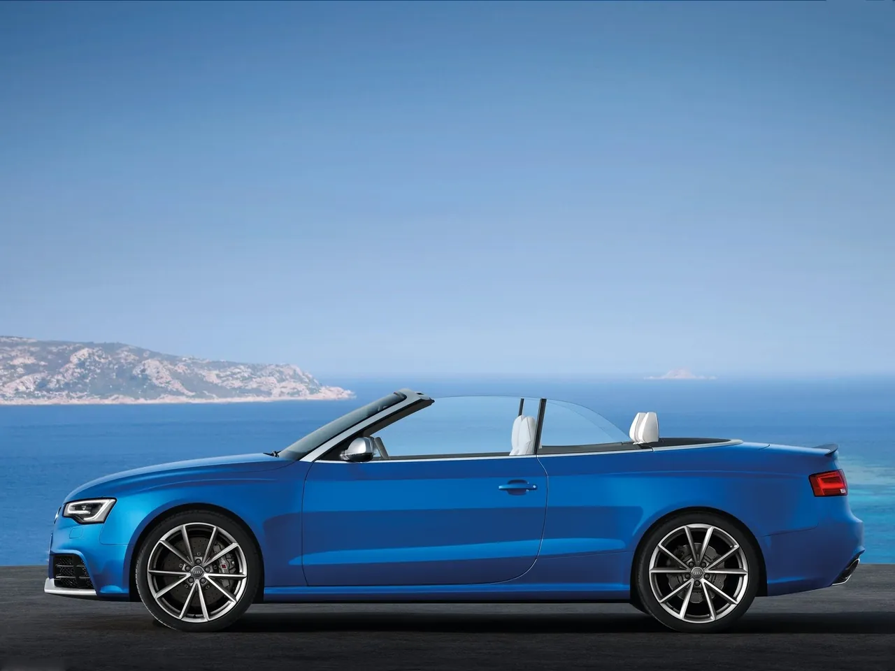 Audi RS5 Cabriolet (2014) – boční profil