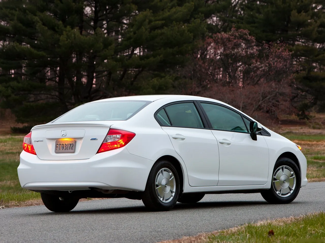 Honda Civic HF (2012) – zadní tříčtvrteční pohled