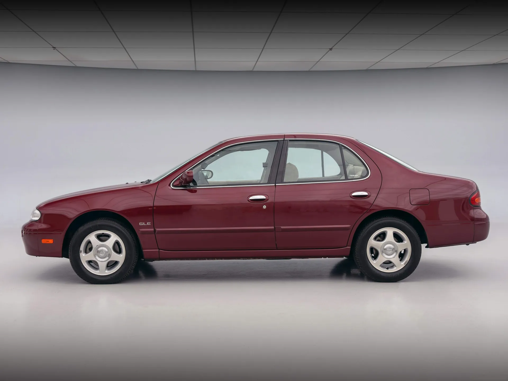 Nissan Altima (1993) – boční profil
