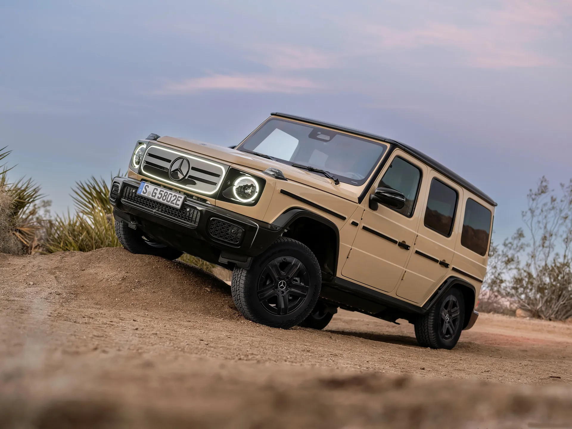 Mercedes-Benz G580 with EQ Technology (2025)