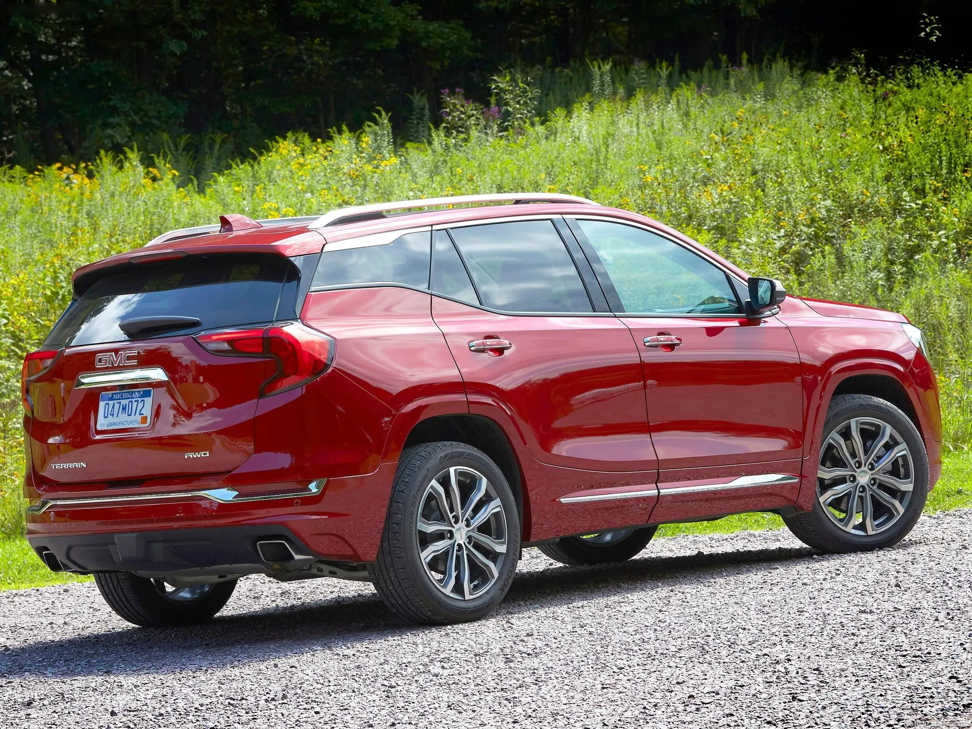 GMC Terrain Denali (2018) – zadní tříčtvrteční pohled