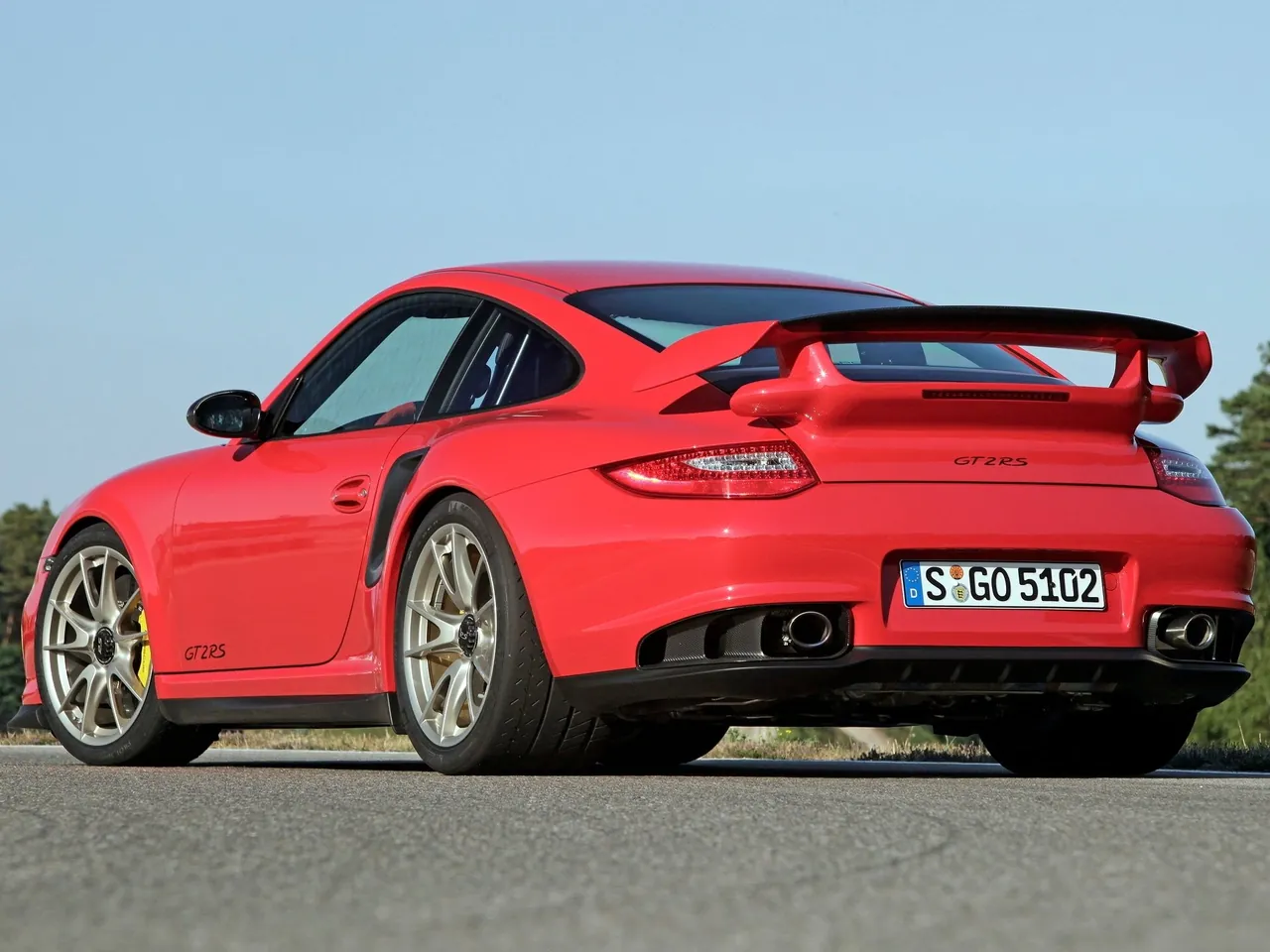 Porsche 911 GT2 RS (2011) – zadní tříčtvrteční pohled