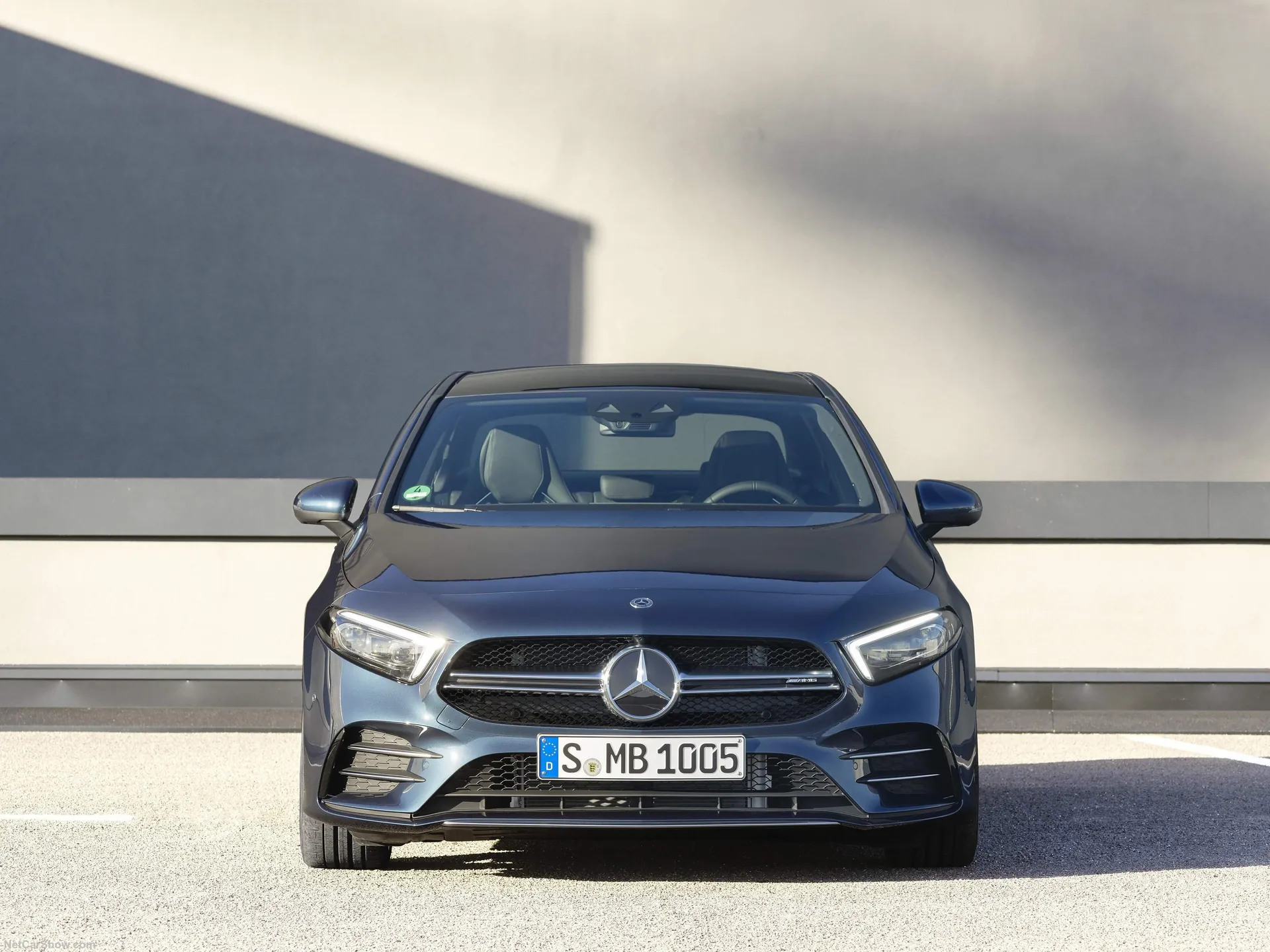 Mercedes-Benz A35 AMG 4Matic Sedan (2020) - Front