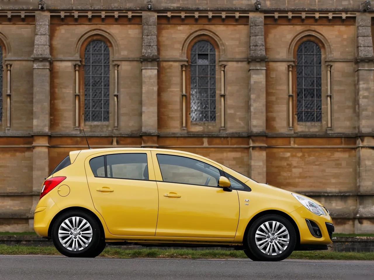 Vauxhall Corsa (2011) – boční profil