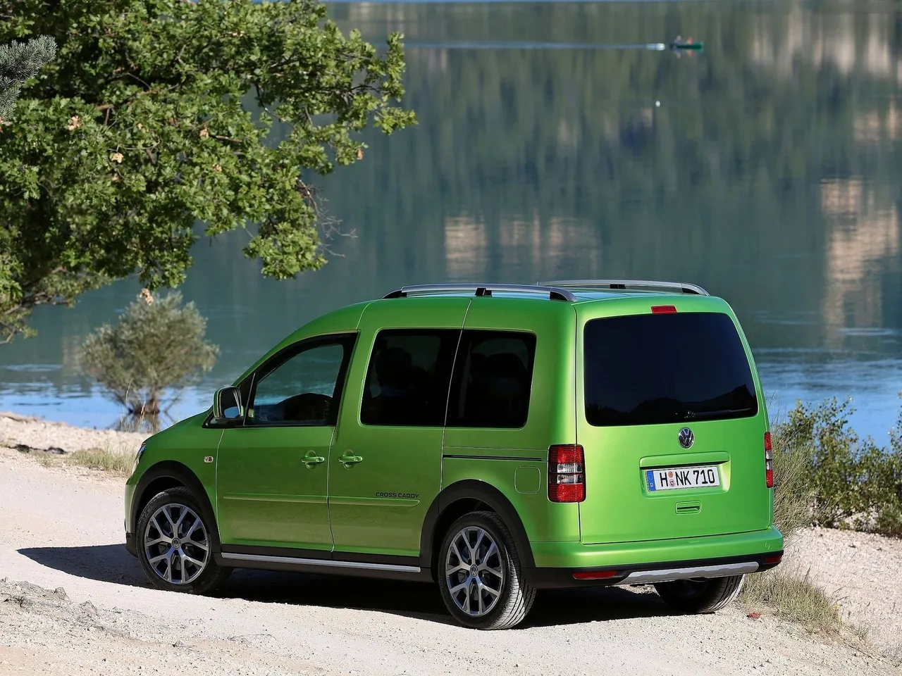 Volkswagen Caddy Cross (2013) - Rear Three-Quarter