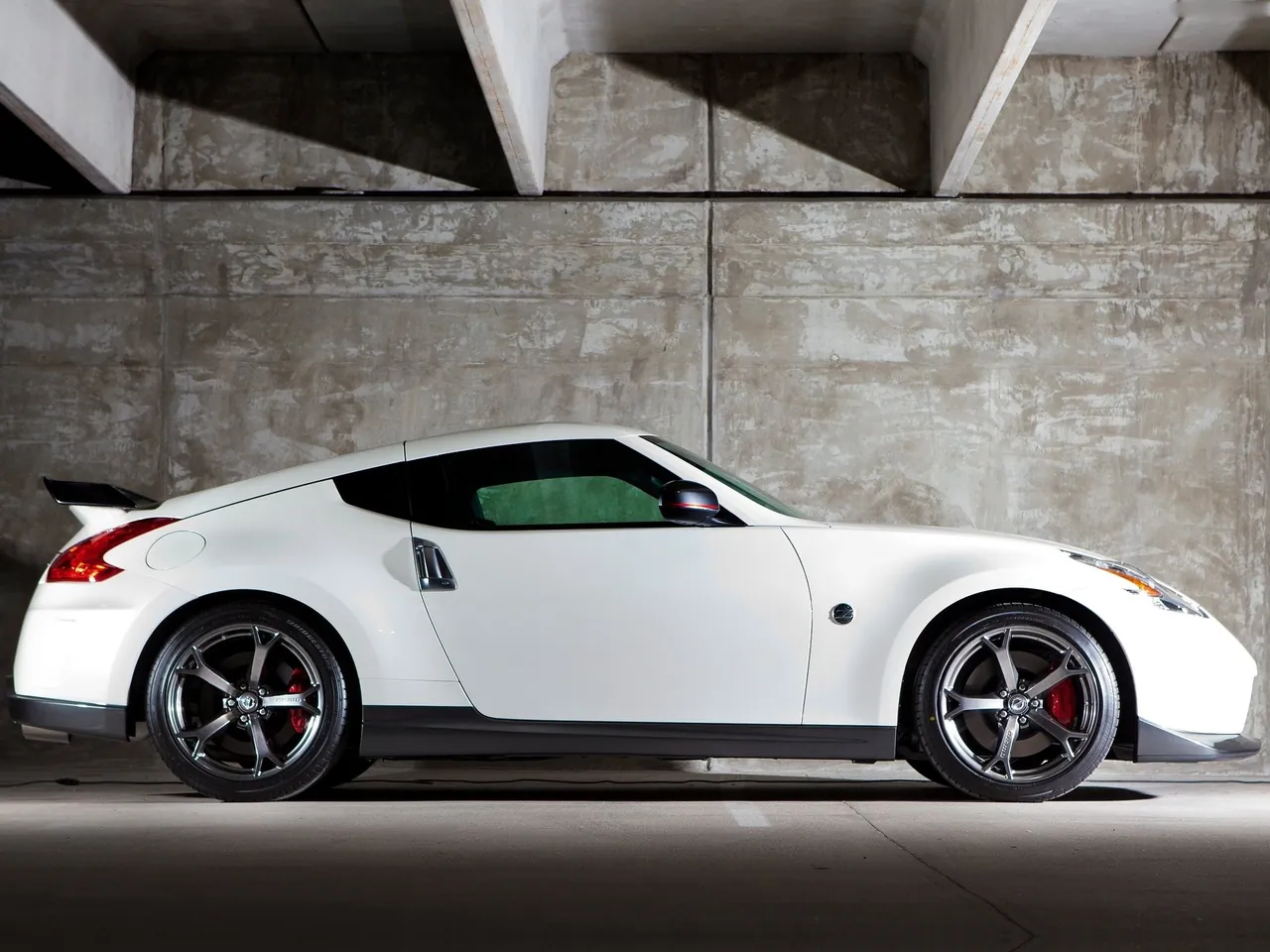 Nissan 370Z Nismo (2014) – boční profil