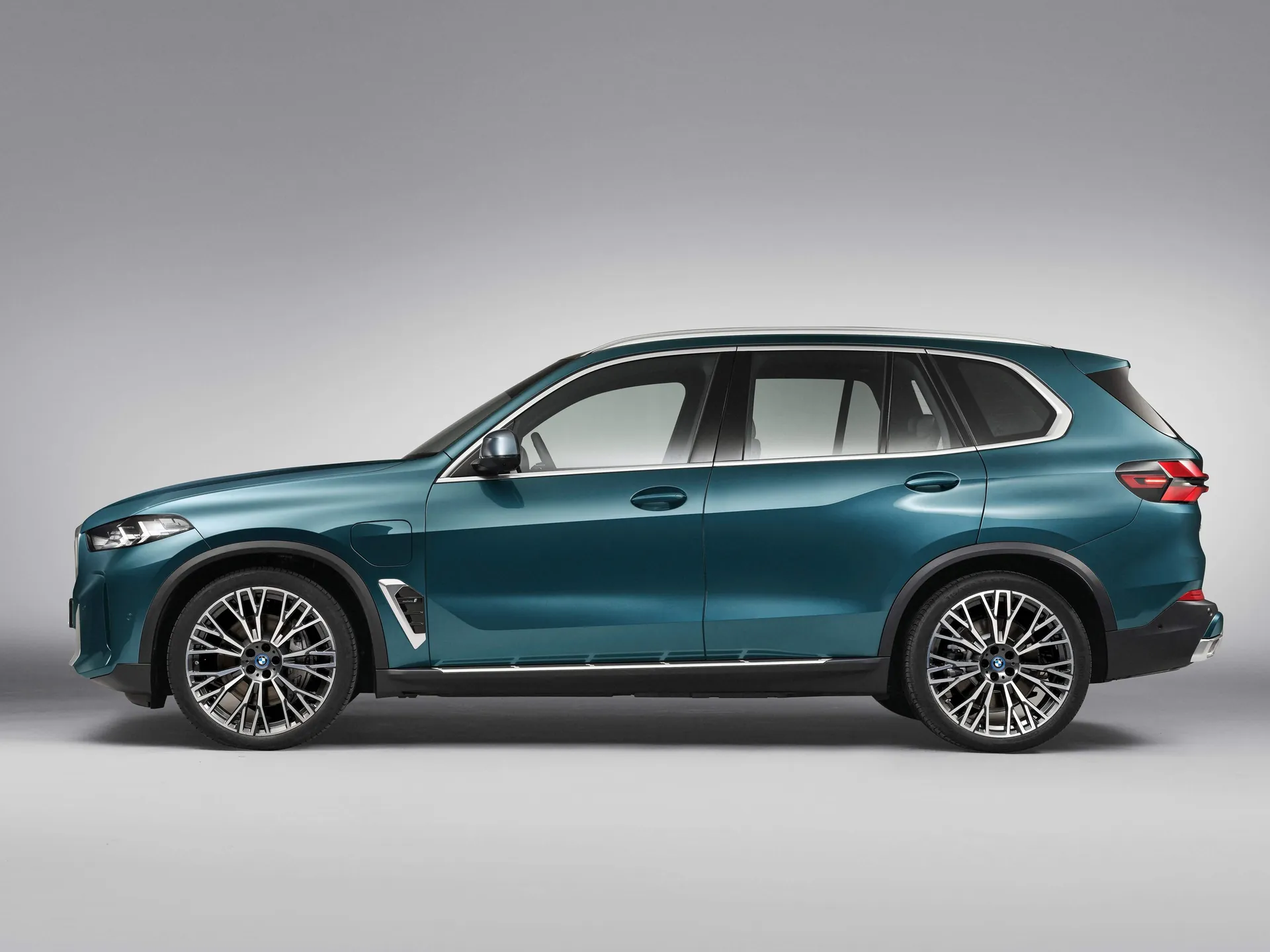 BMW X5 (2024) - Side Profile