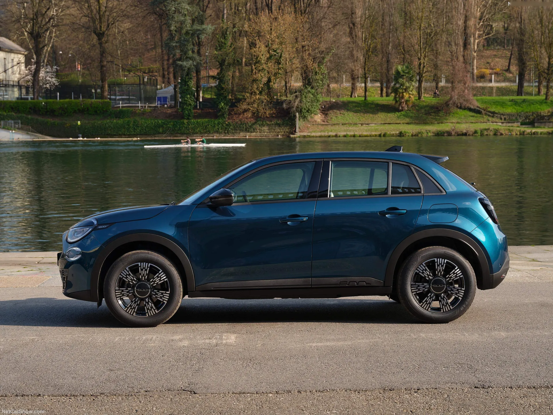 Fiat 600 Petrol (2026) – boční profil