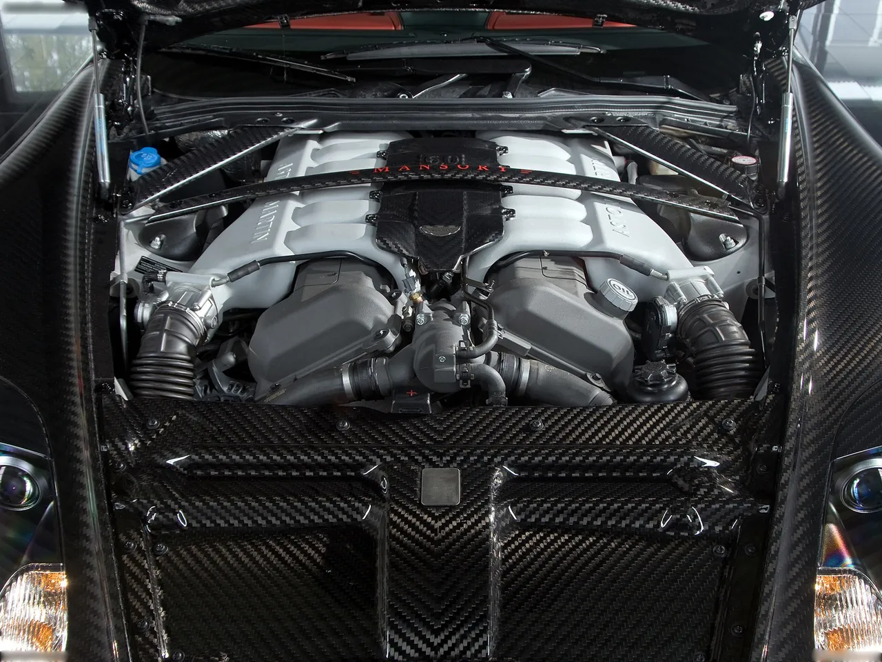 Mansory Cyrus (2009) – motorový prostor
