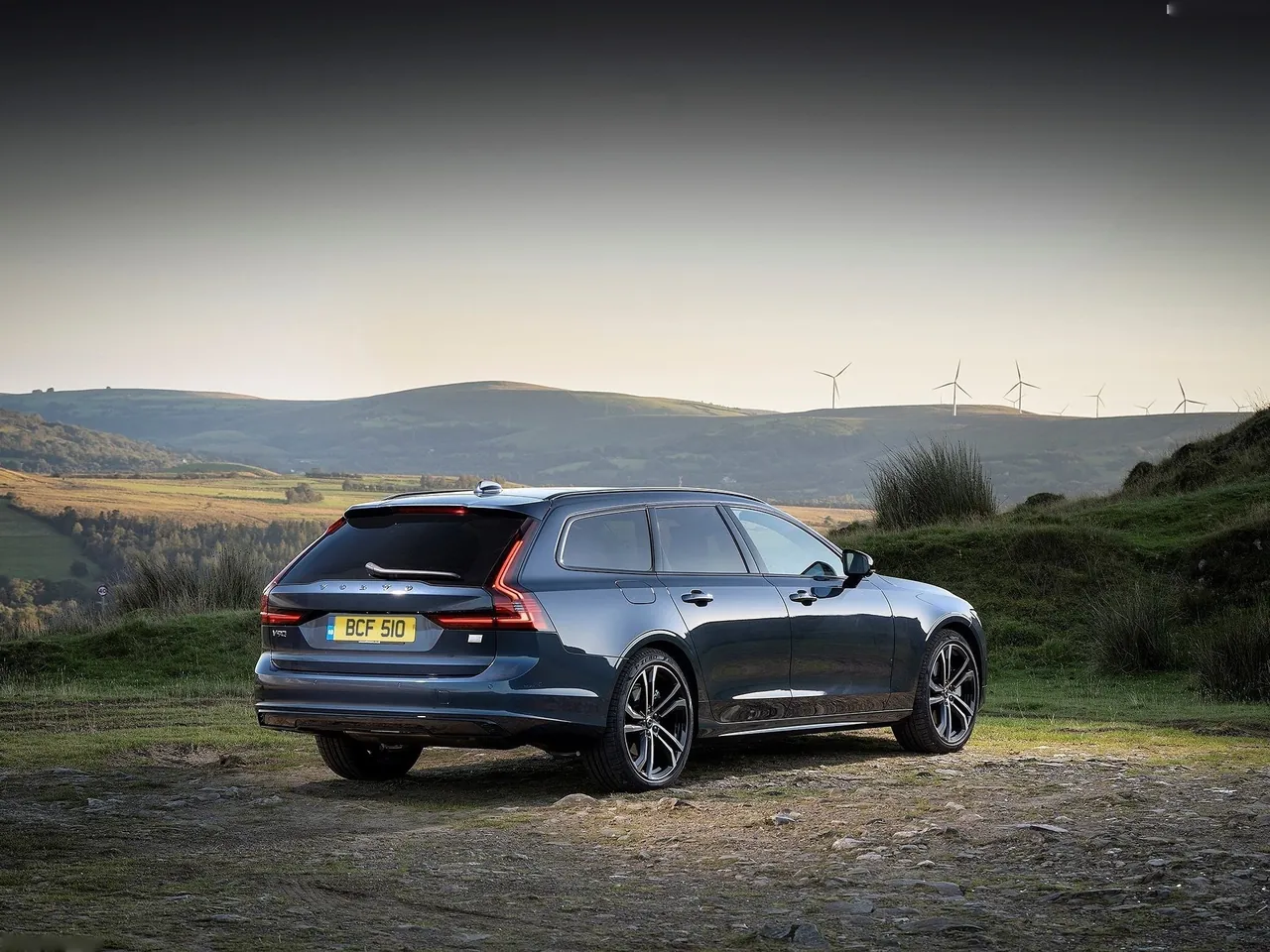 Volvo V90 (2020) – zadní tříčtvrteční pohled