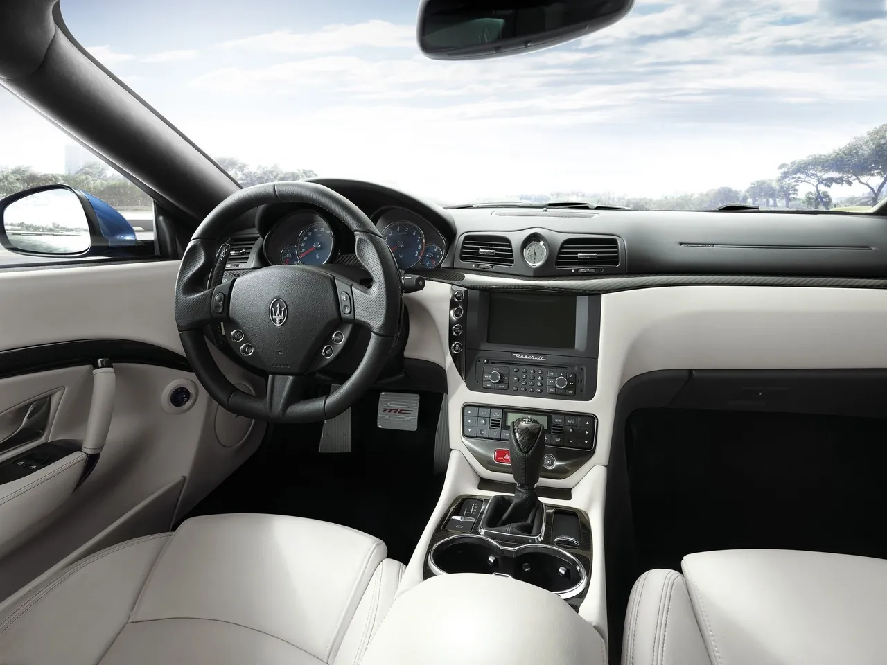 Maserati GranTurismo Sport (2013) – interiér