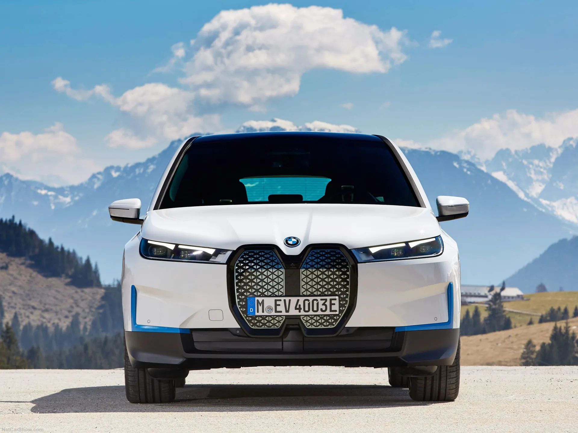 BMW iX (2022) – zepředu