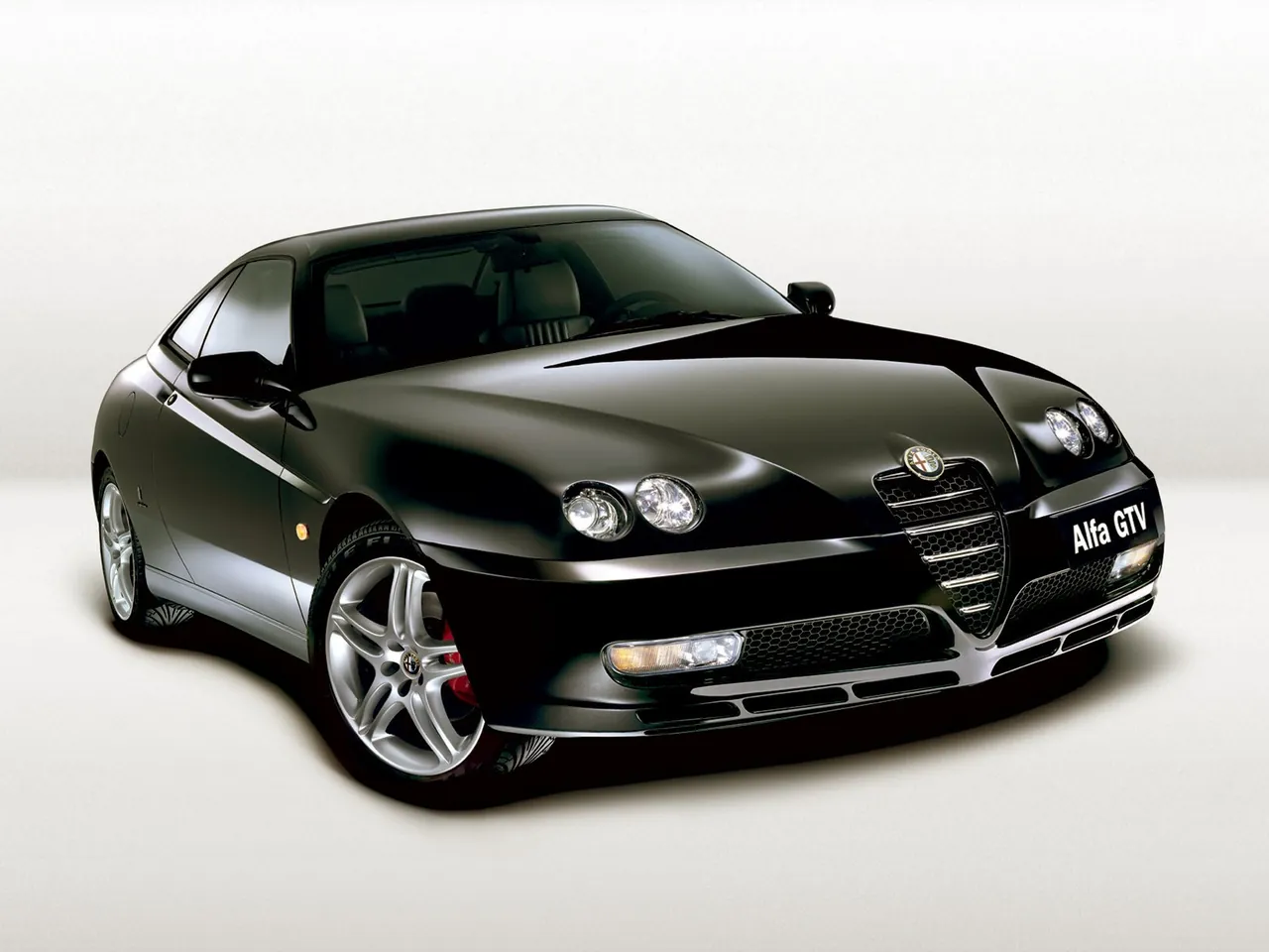 Alfa Romeo GTV (2003) - Front Three-Quarter