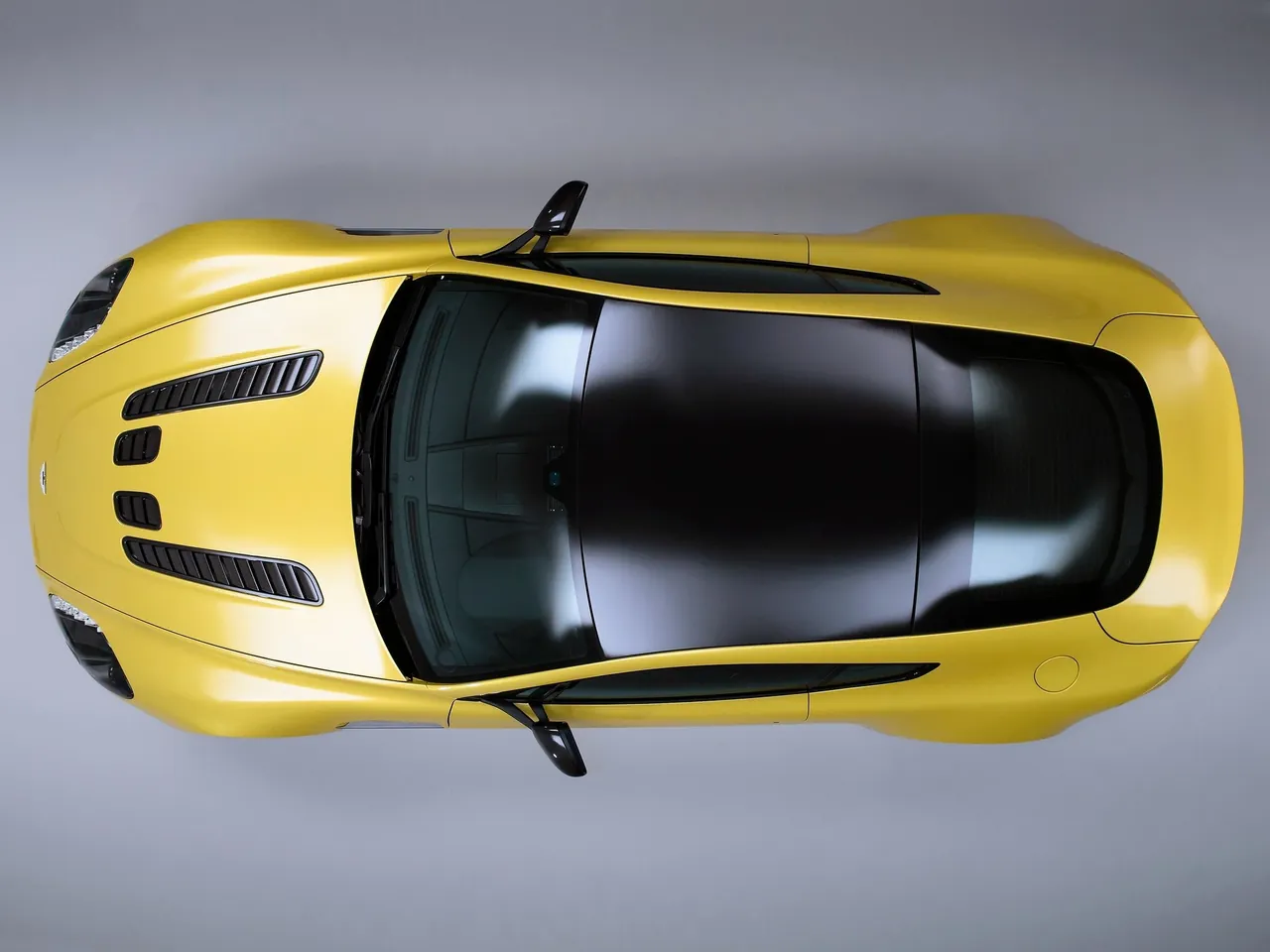 Aston Martin V12 Vantage S (2014) – pohled shora