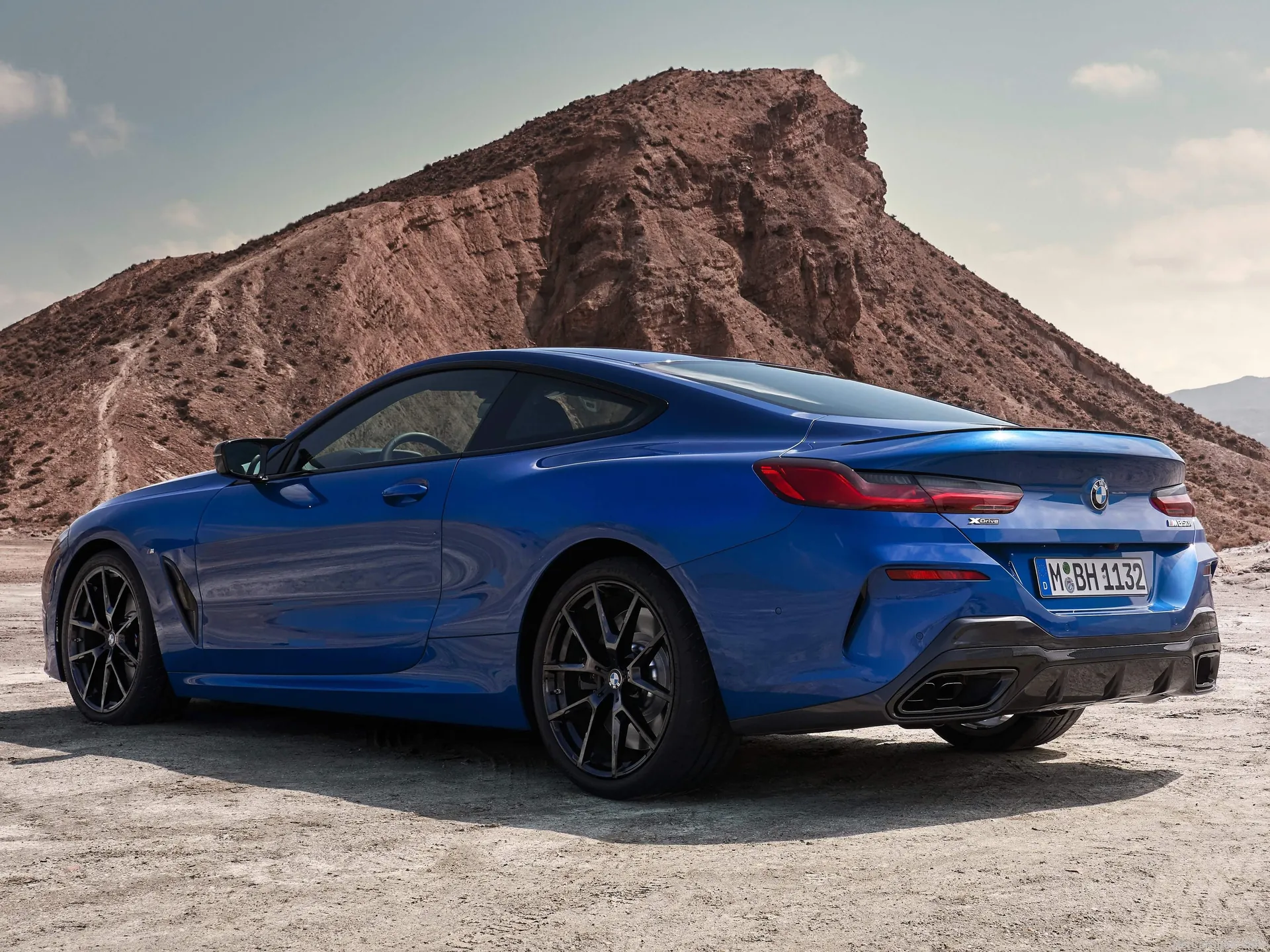 BMW 8-Series Coupe (2023) – zadní tříčtvrteční pohled