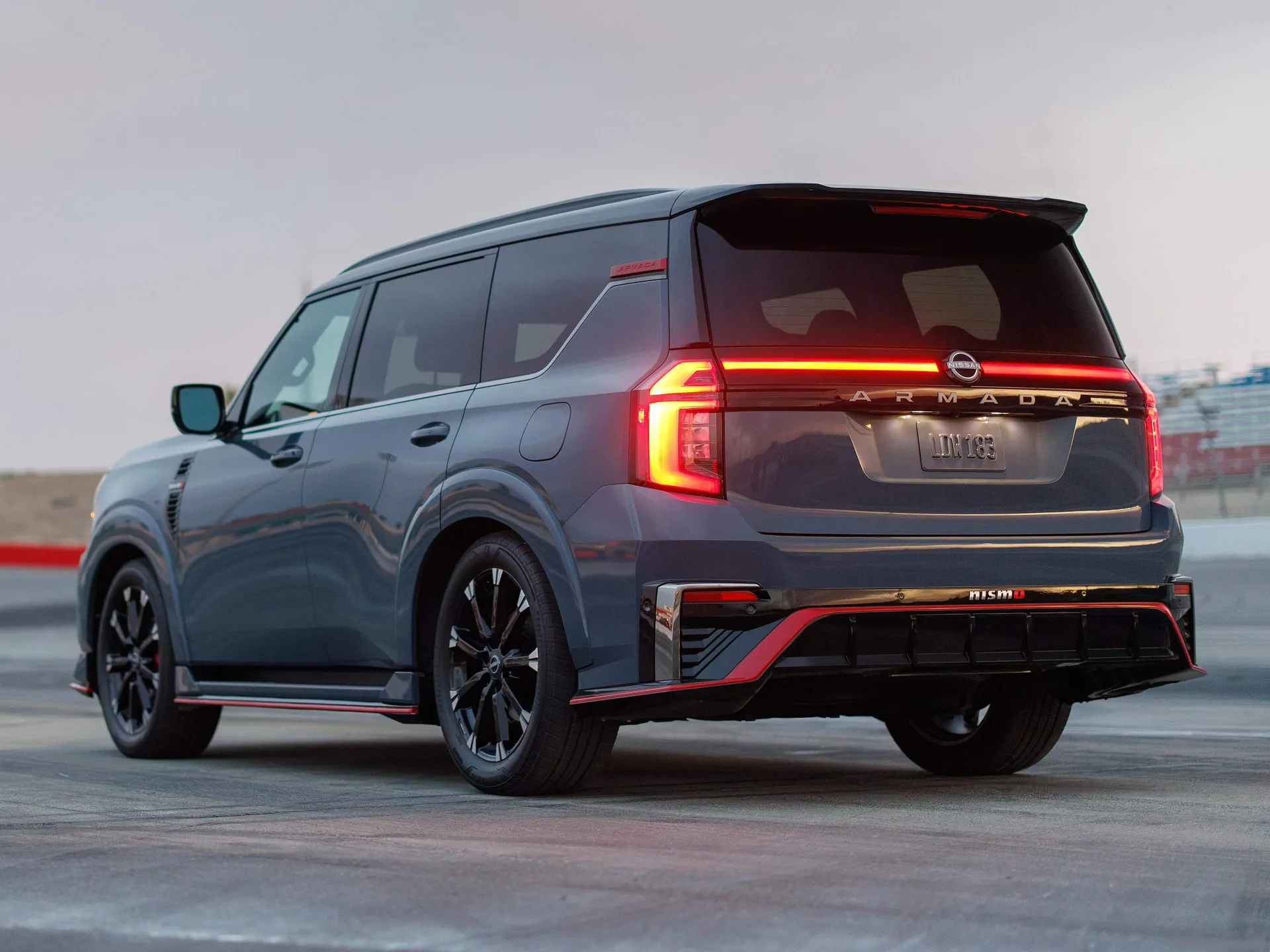 Nissan Armada Nismo (2026) – zadní tříčtvrteční pohled