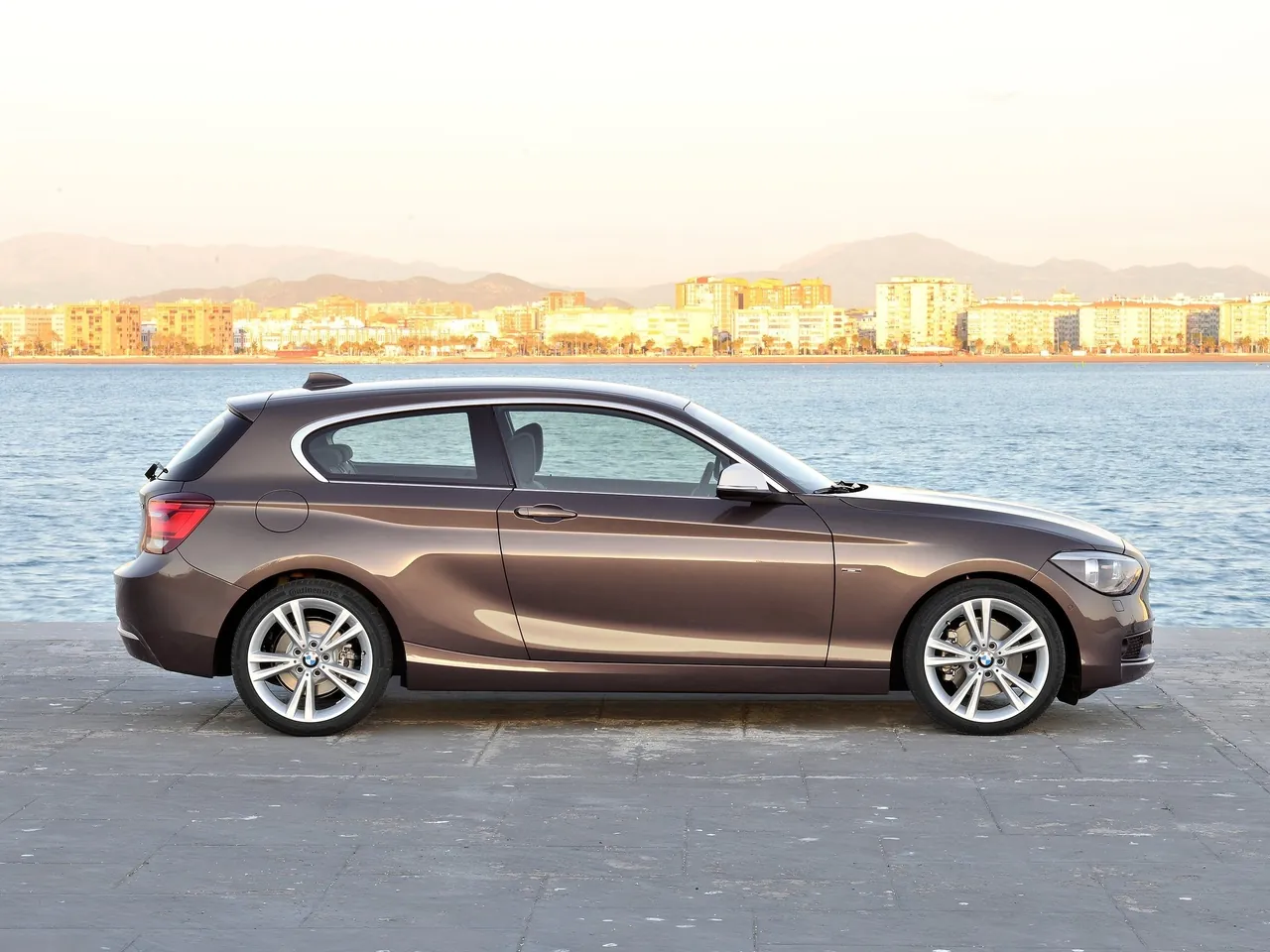 BMW 1-Series 3-door (2013) – boční profil
