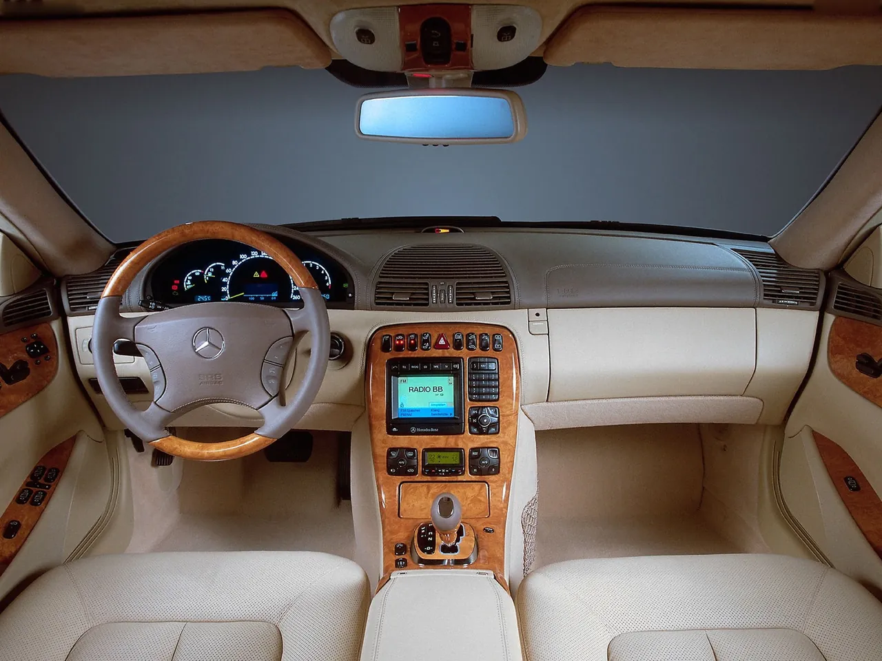 Mercedes-Benz CL500 (2000) - Interior