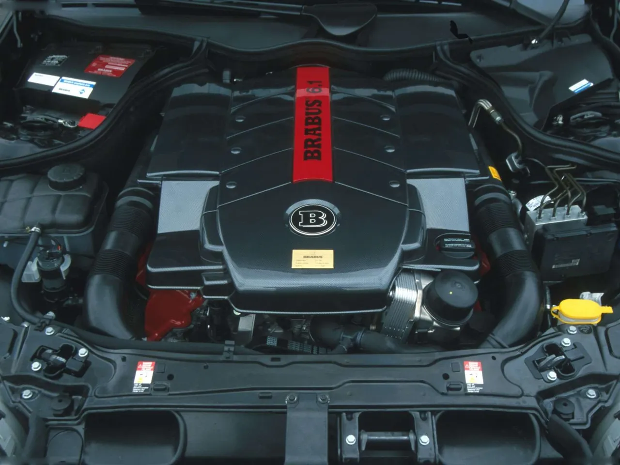 Brabus Mercedes-Benz CLK (2003) – motorový prostor