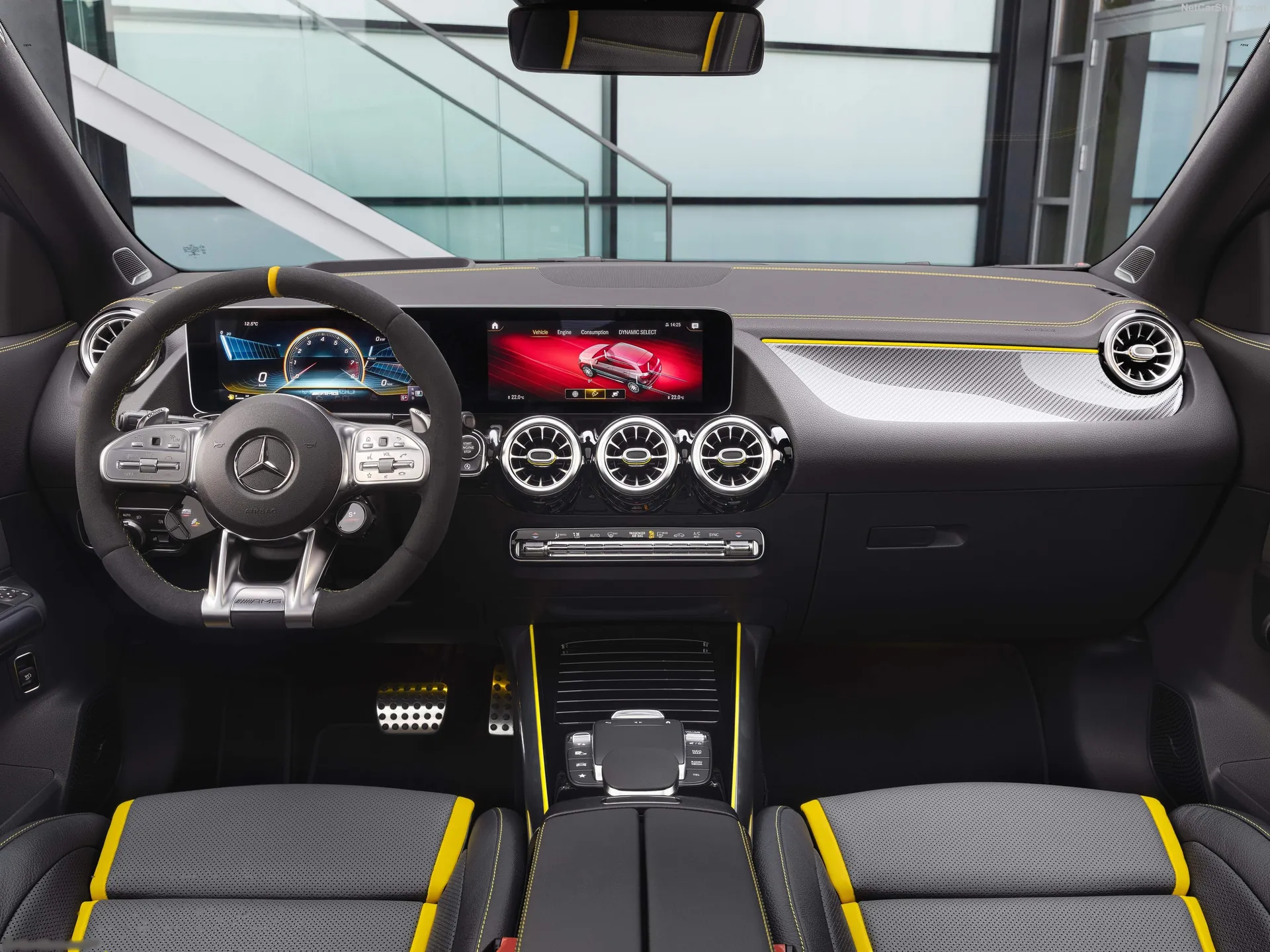 Mercedes-Benz GLA45 S AMG (2021) - Interior