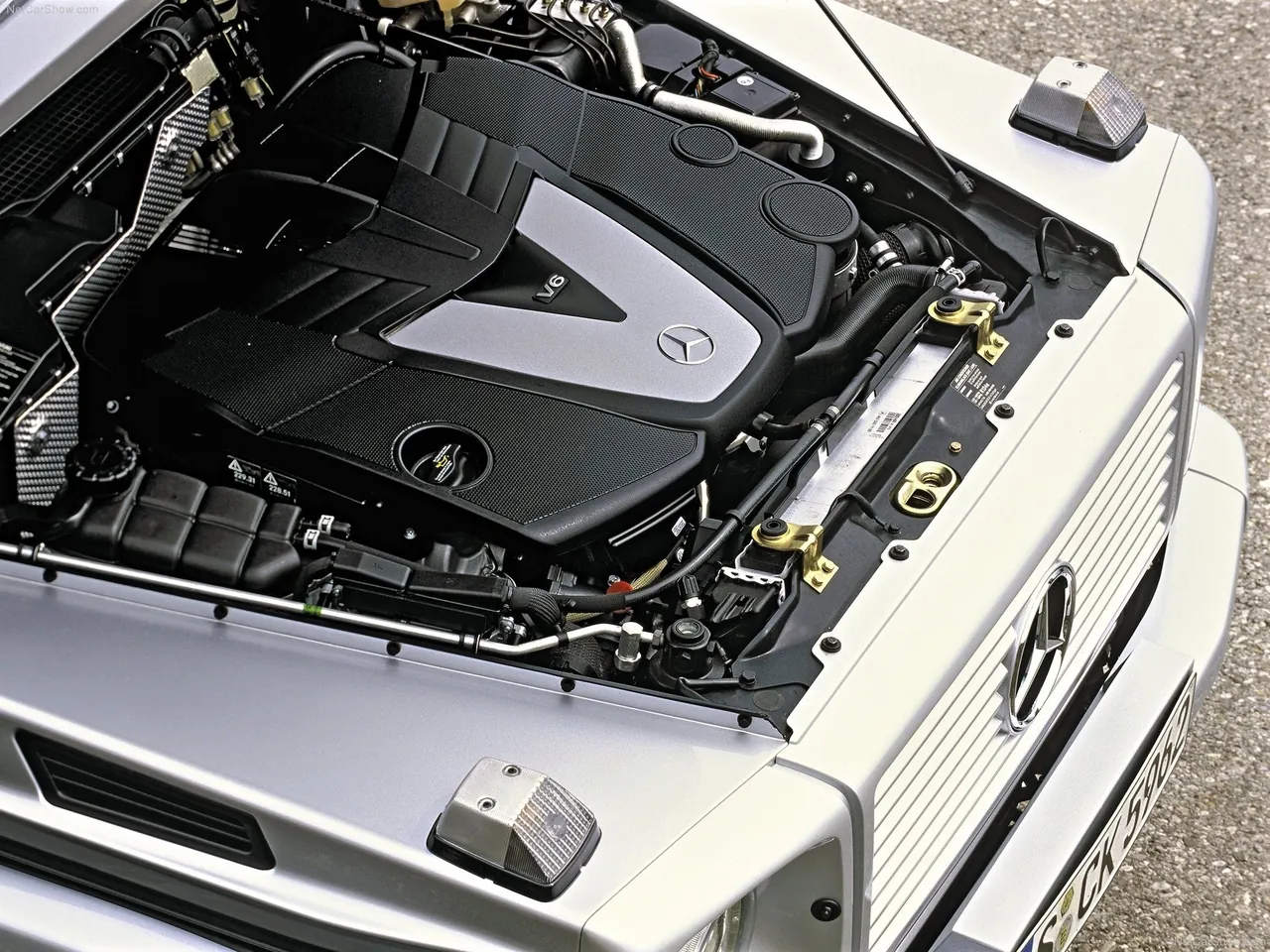 Mercedes-Benz G-Class (2007) - Engine Bay