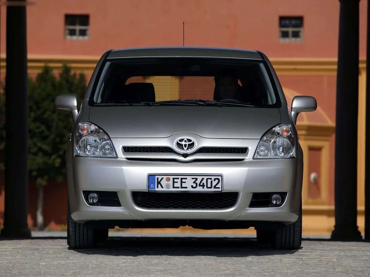 Toyota Corolla Verso D4D (2004) - Front