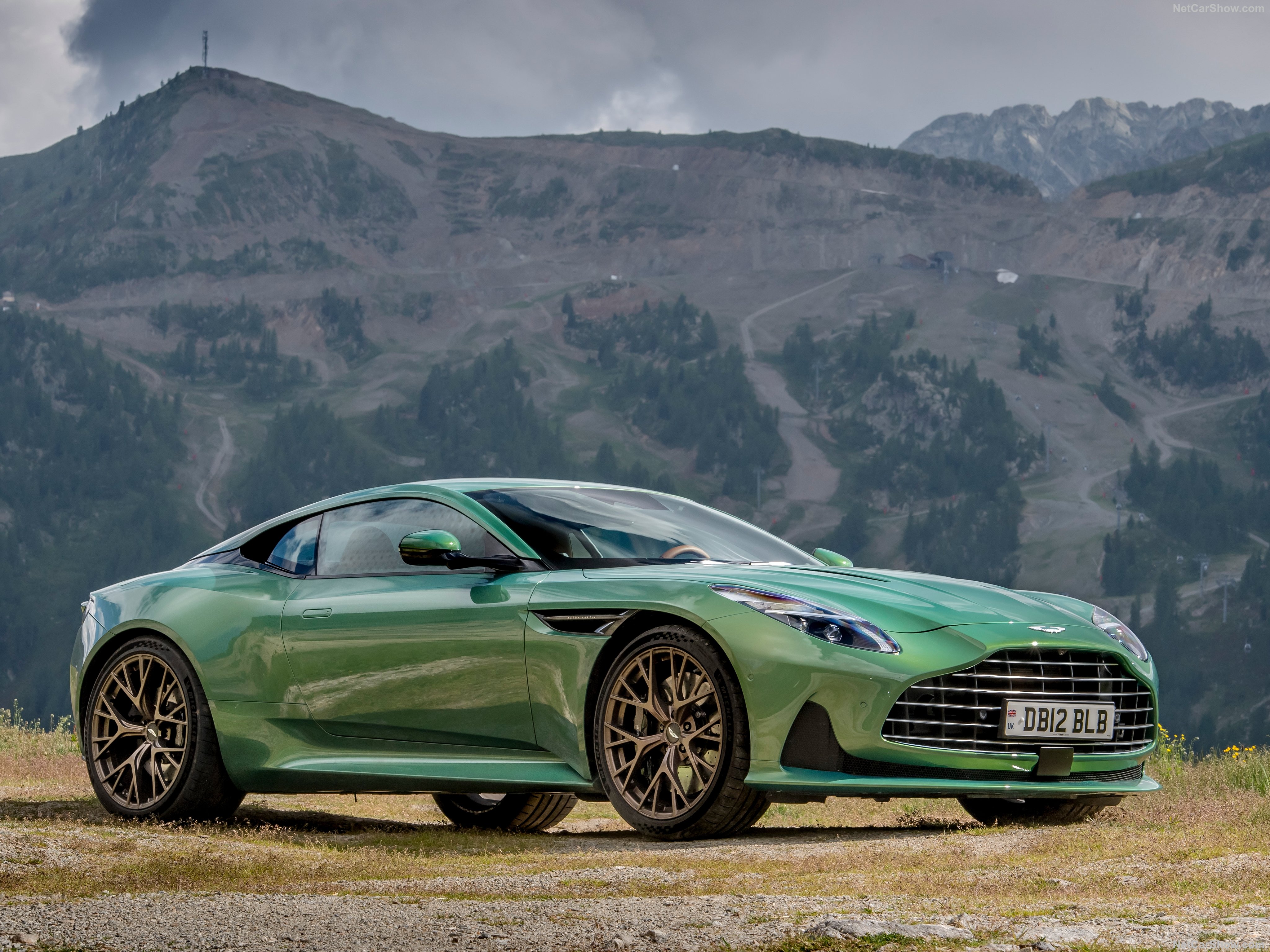 Aston Martin DB12 (2024)