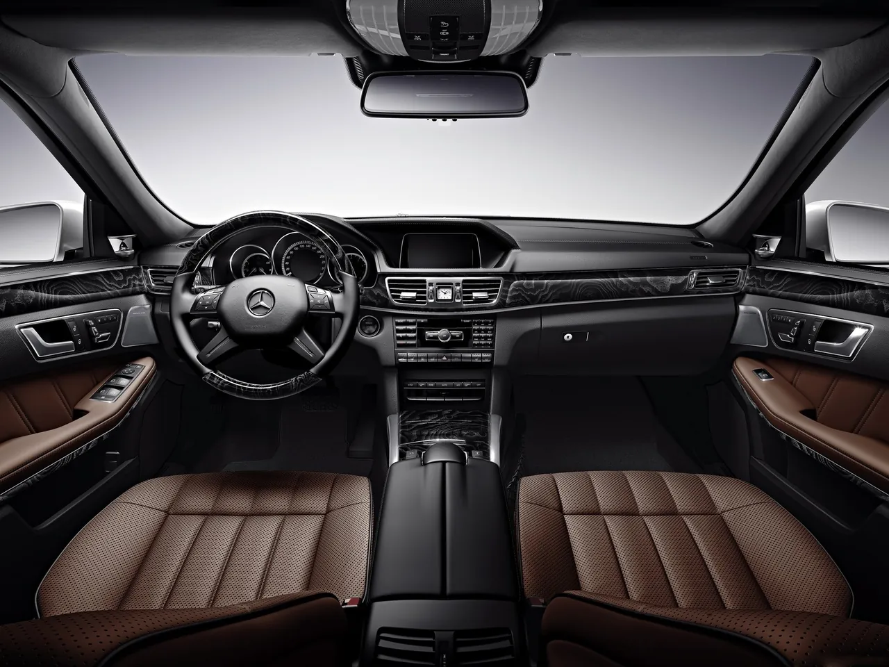 Mercedes-Benz E-Class (2014) – interiér