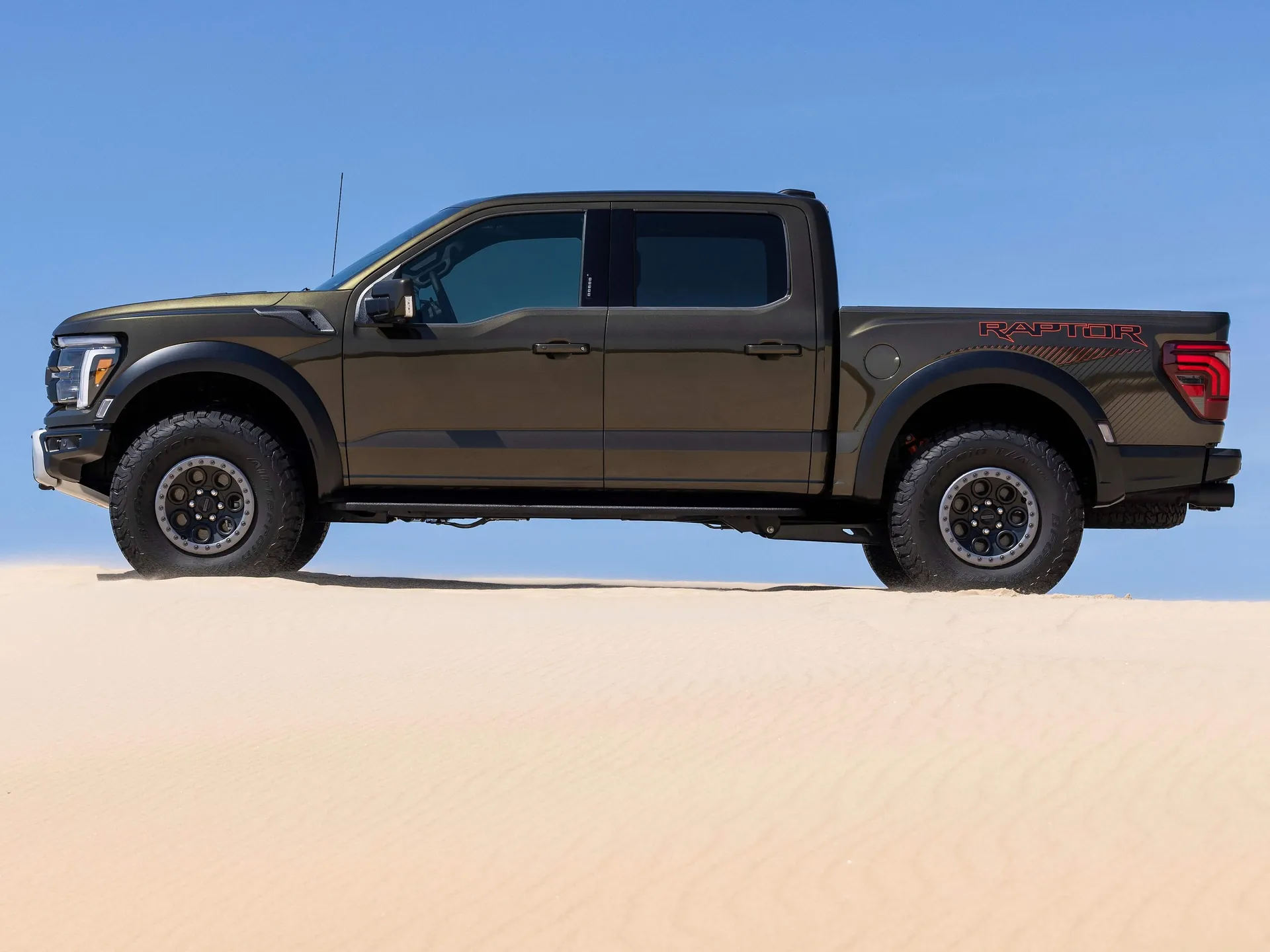 Ford F-150 Raptor (2024) – boční profil