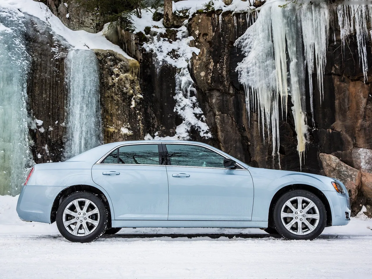 Chrysler 300 Glacier (2013) – boční profil