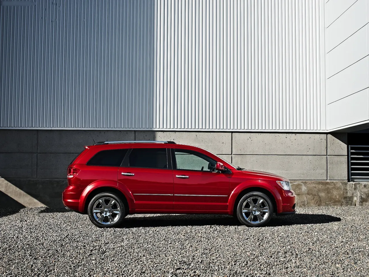 Dodge Journey (2011) – boční profil