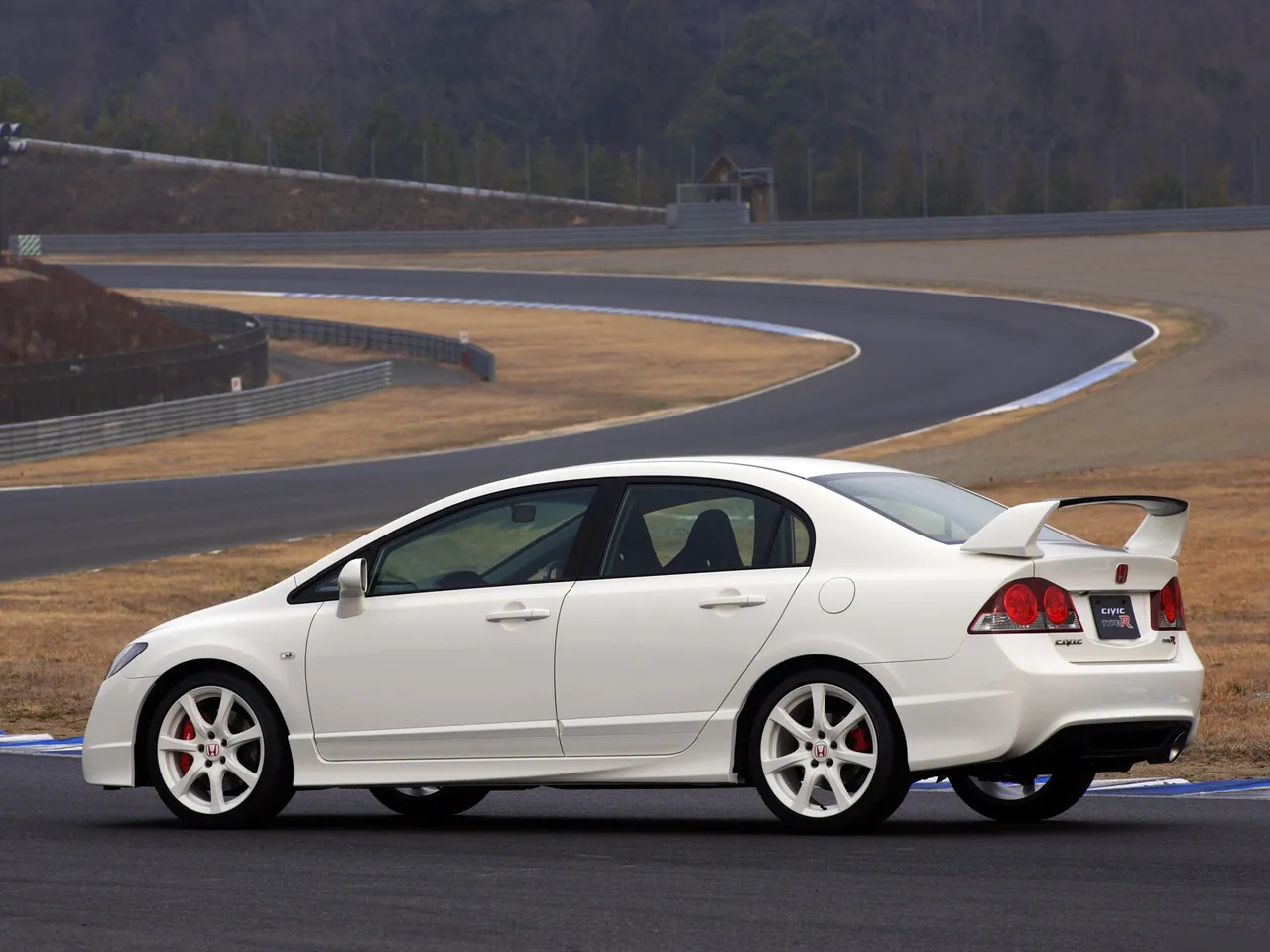 Honda Civic Type R Sedan (2007) – zadní tříčtvrteční pohled