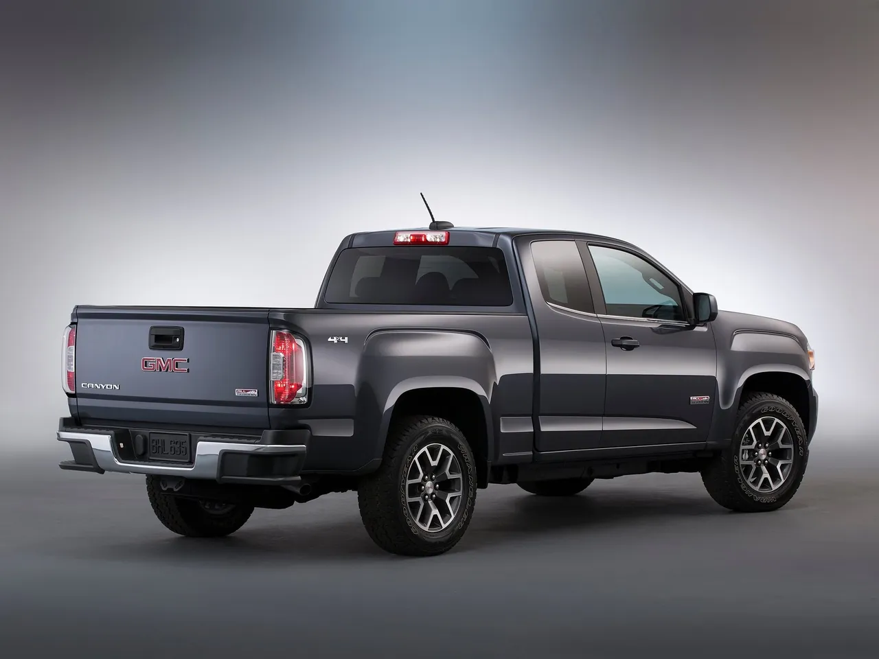 GMC Canyon (2015) – zadní tříčtvrteční pohled