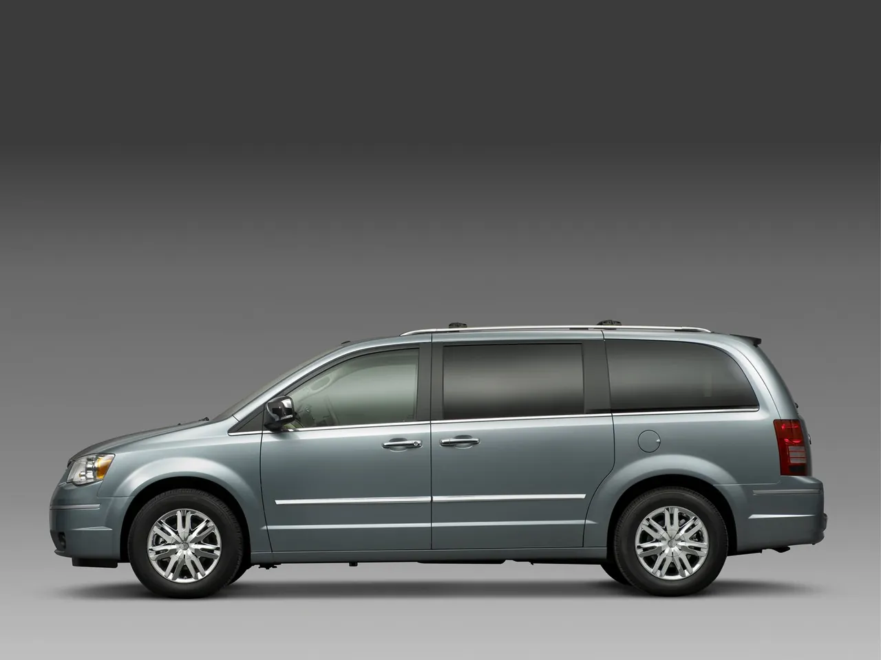 Chrysler Town and Country (2008) – boční profil