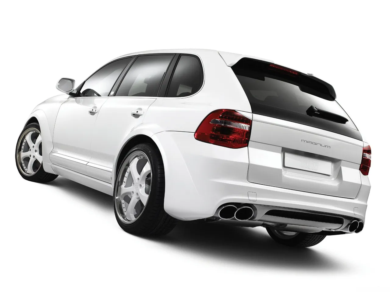 TechArt Porsche Cayenne Magnum (2008) – zadní tříčtvrteční pohled