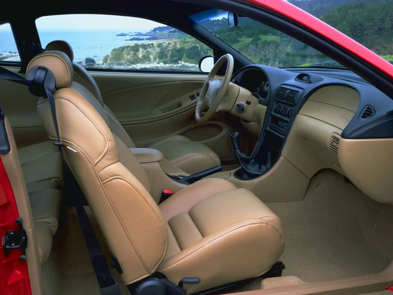 Ford Mustang Cobra (1998) – interiér