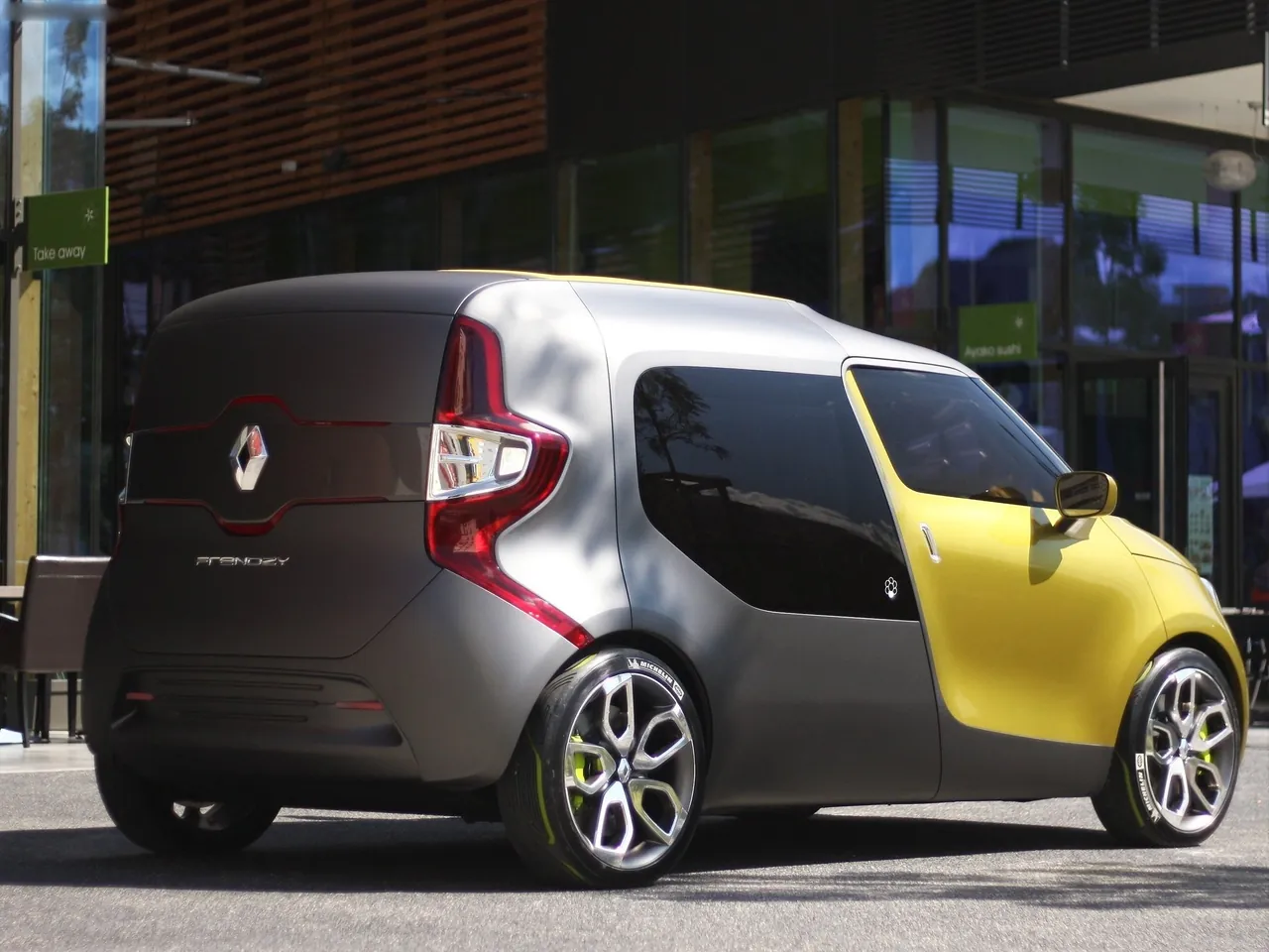 Renault Frendzy Concept (2011) – zadní tříčtvrteční pohled