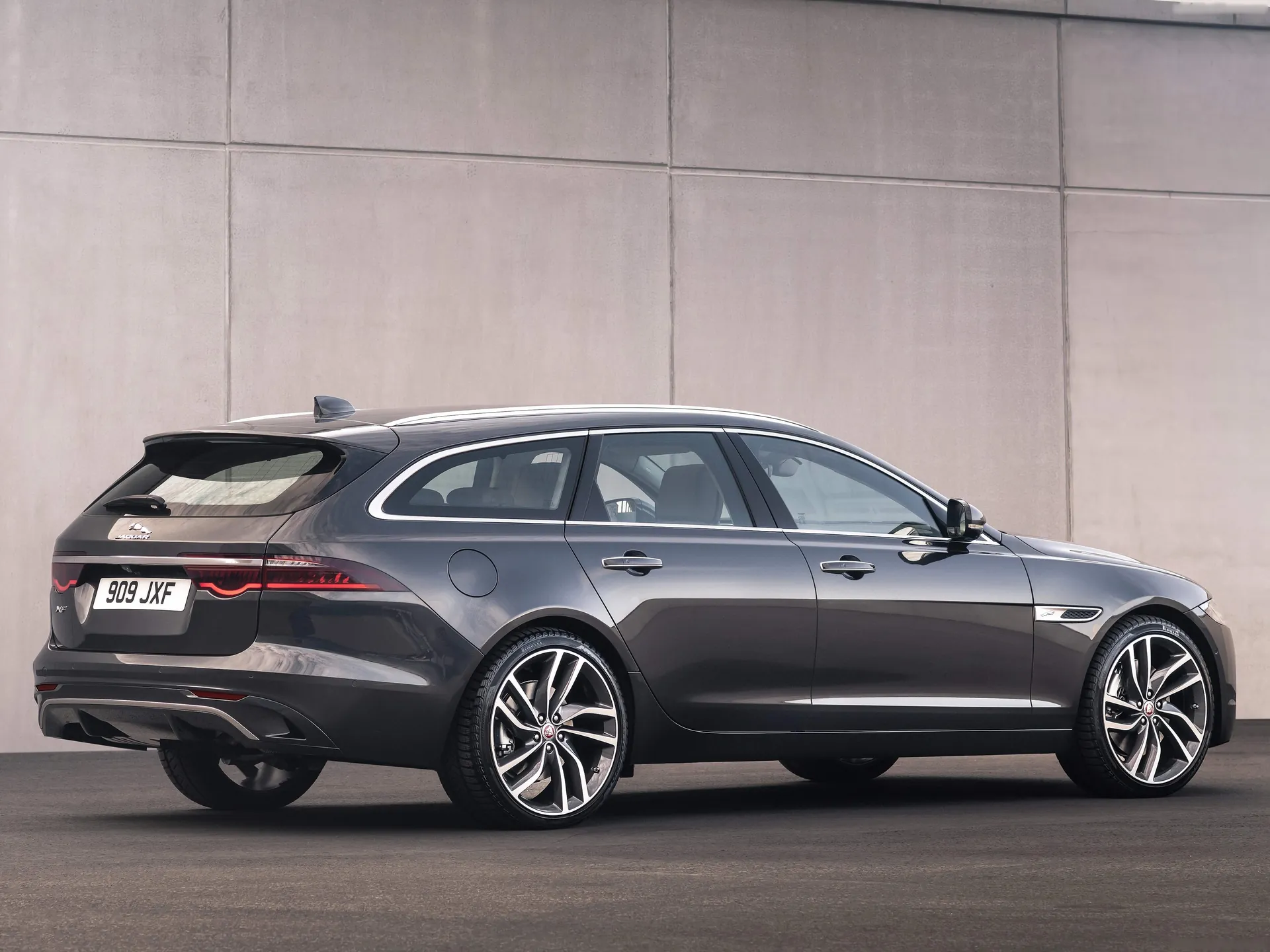 Jaguar XF Sportbrake (2021) - Rear Three-Quarter