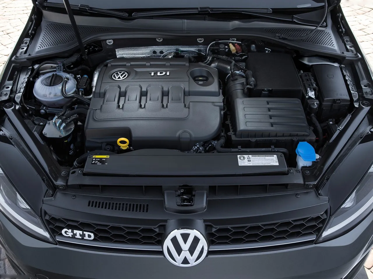 Volkswagen Golf GTD Variant (2015) - Engine Bay