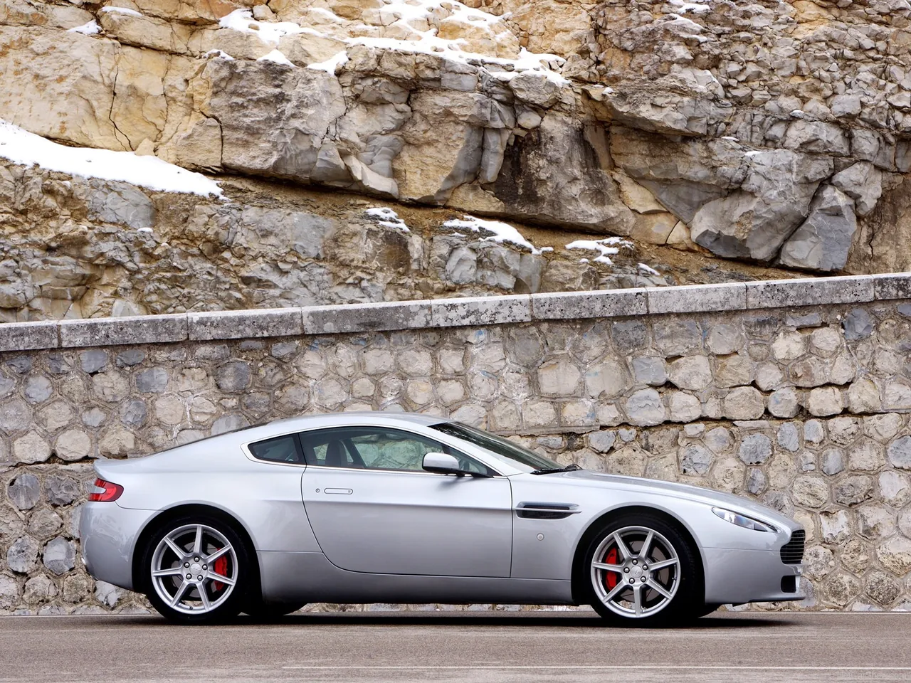 Aston Martin V8 Vantage (2007) - Side Profile