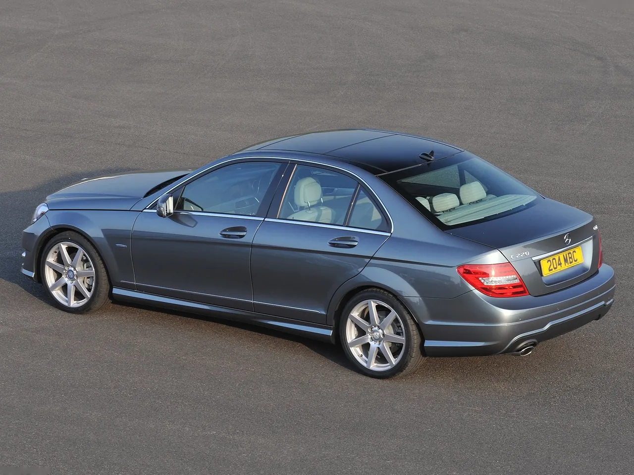 Mercedes-Benz C-Class [UK] (2012) – zadní tříčtvrteční pohled