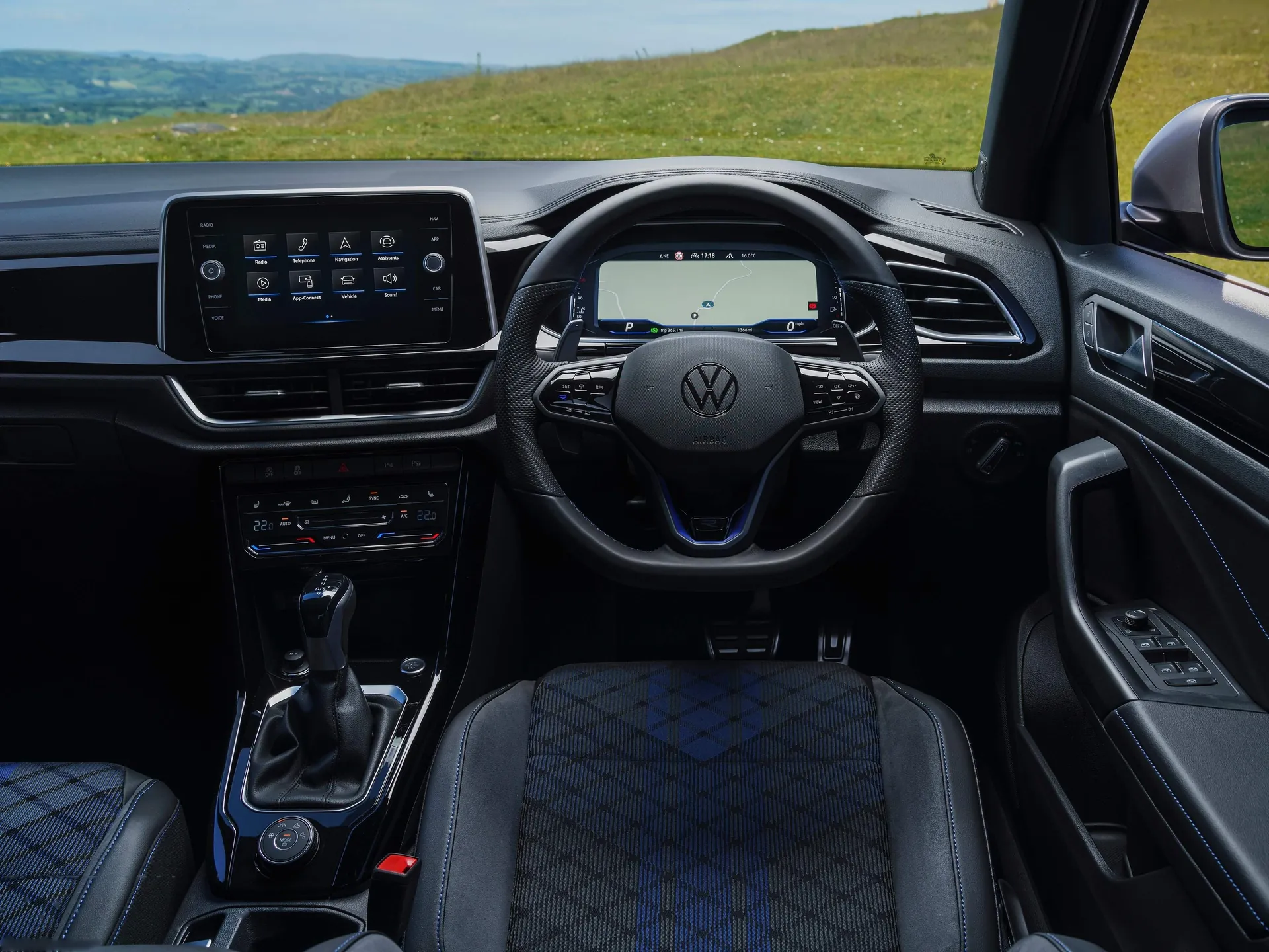Volkswagen T-Roc R [UK] (2022) – interiér