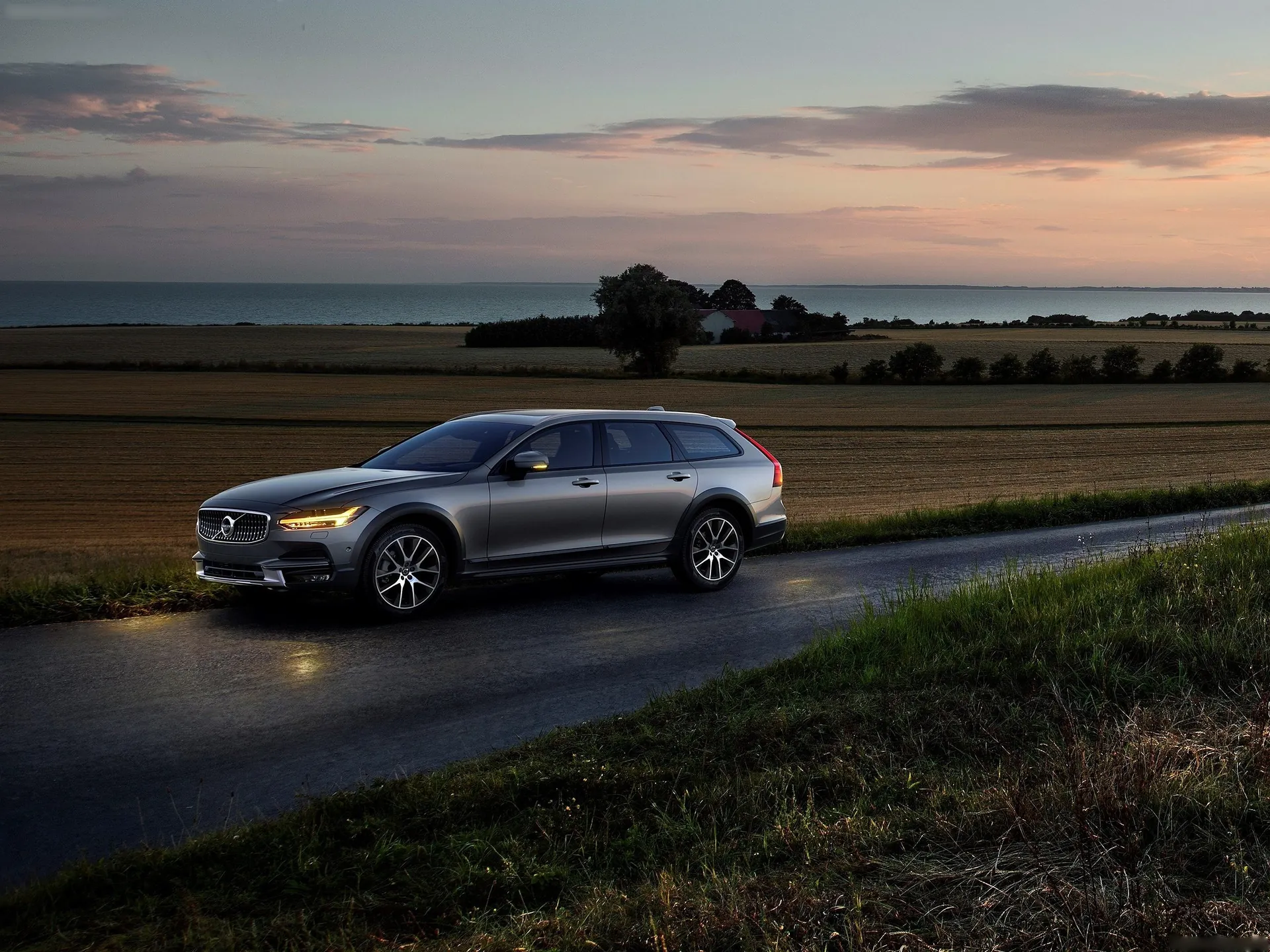 Volvo V90 Cross Country (2017)