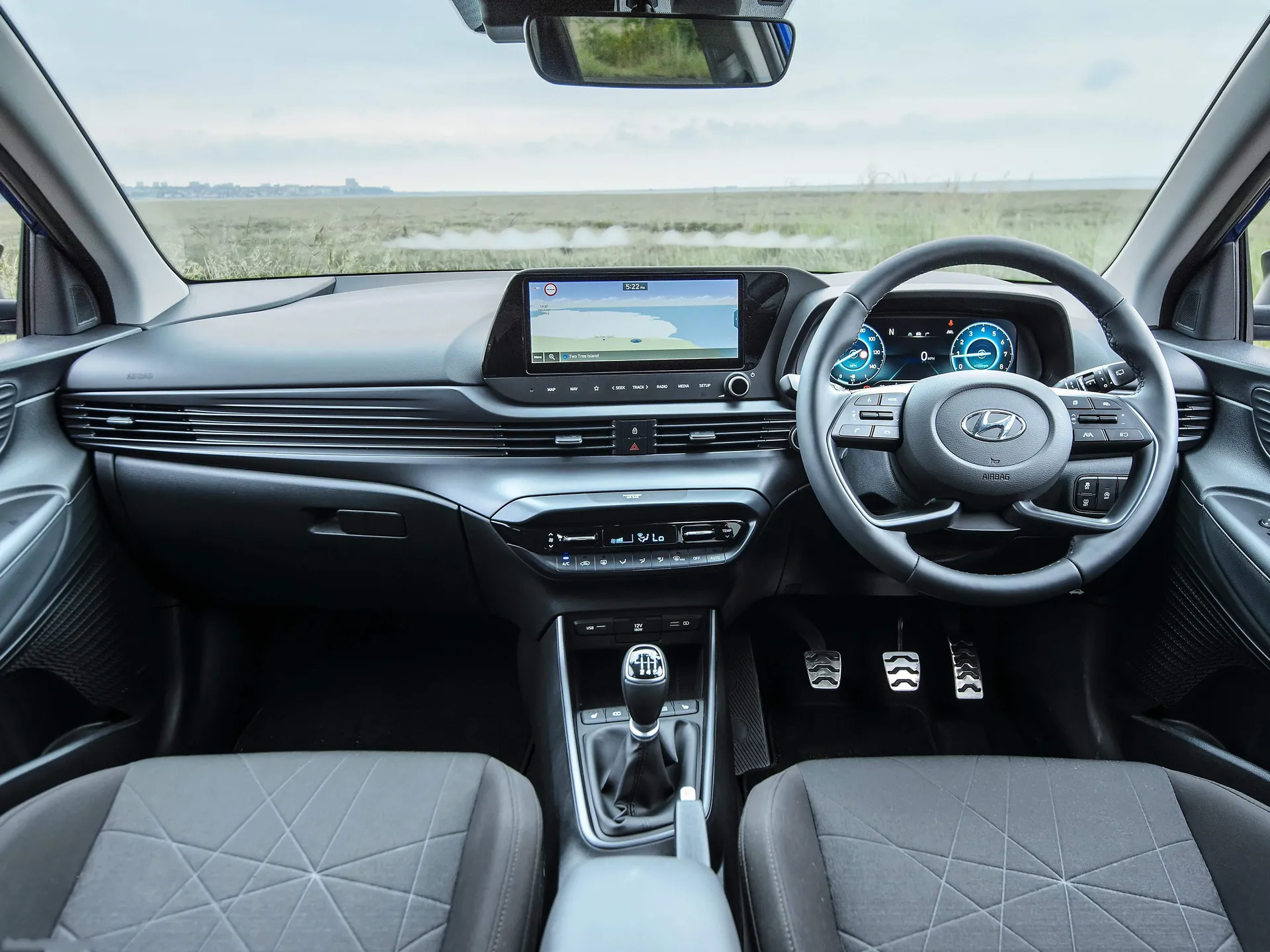 Hyundai Bayon [UK] (2022) - Interior