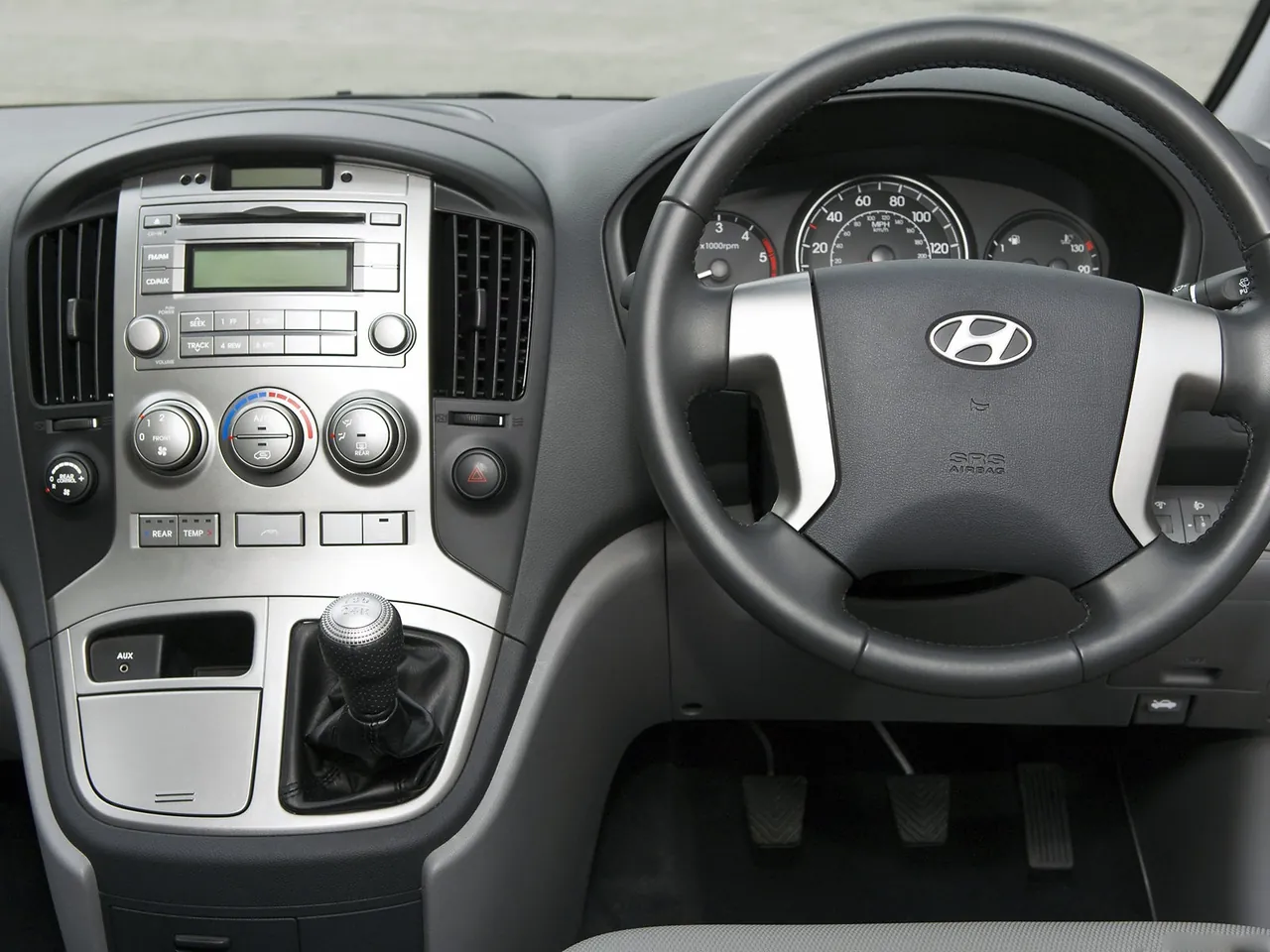 Hyundai i800 (2008) – interiér