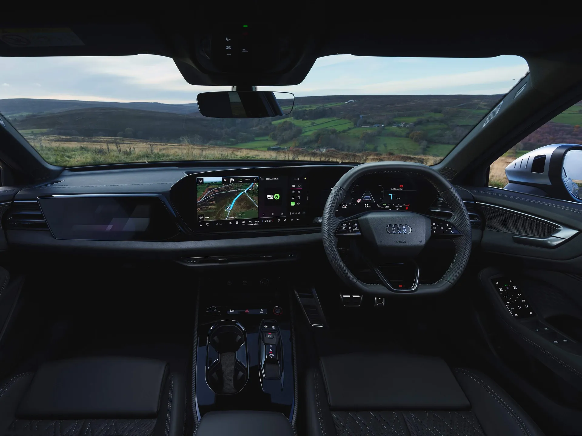 Audi S5 Avant [UK] (2025) – interiér