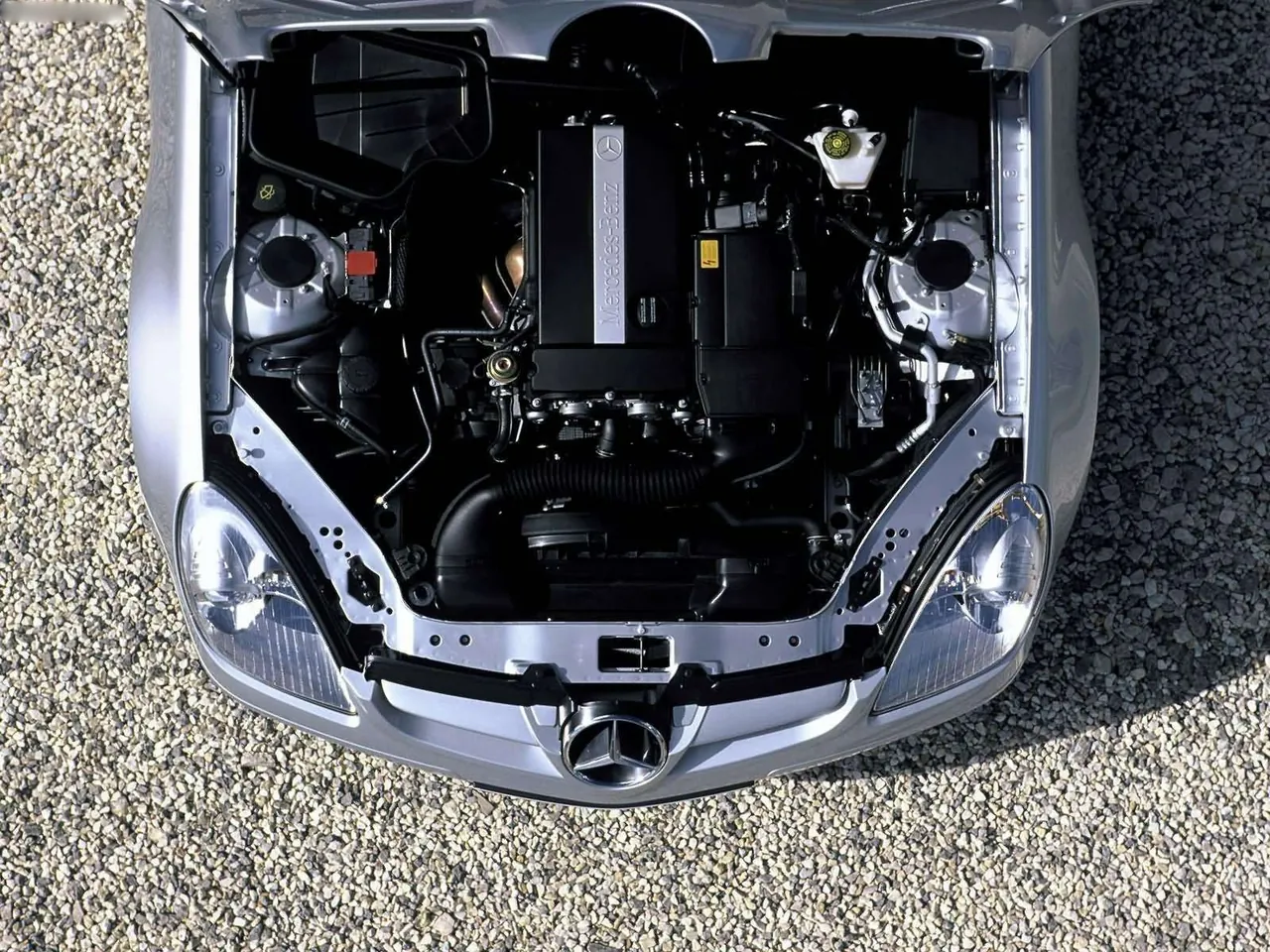 Mercedes-Benz SLK200 Kompressor (2005) - Engine Bay
