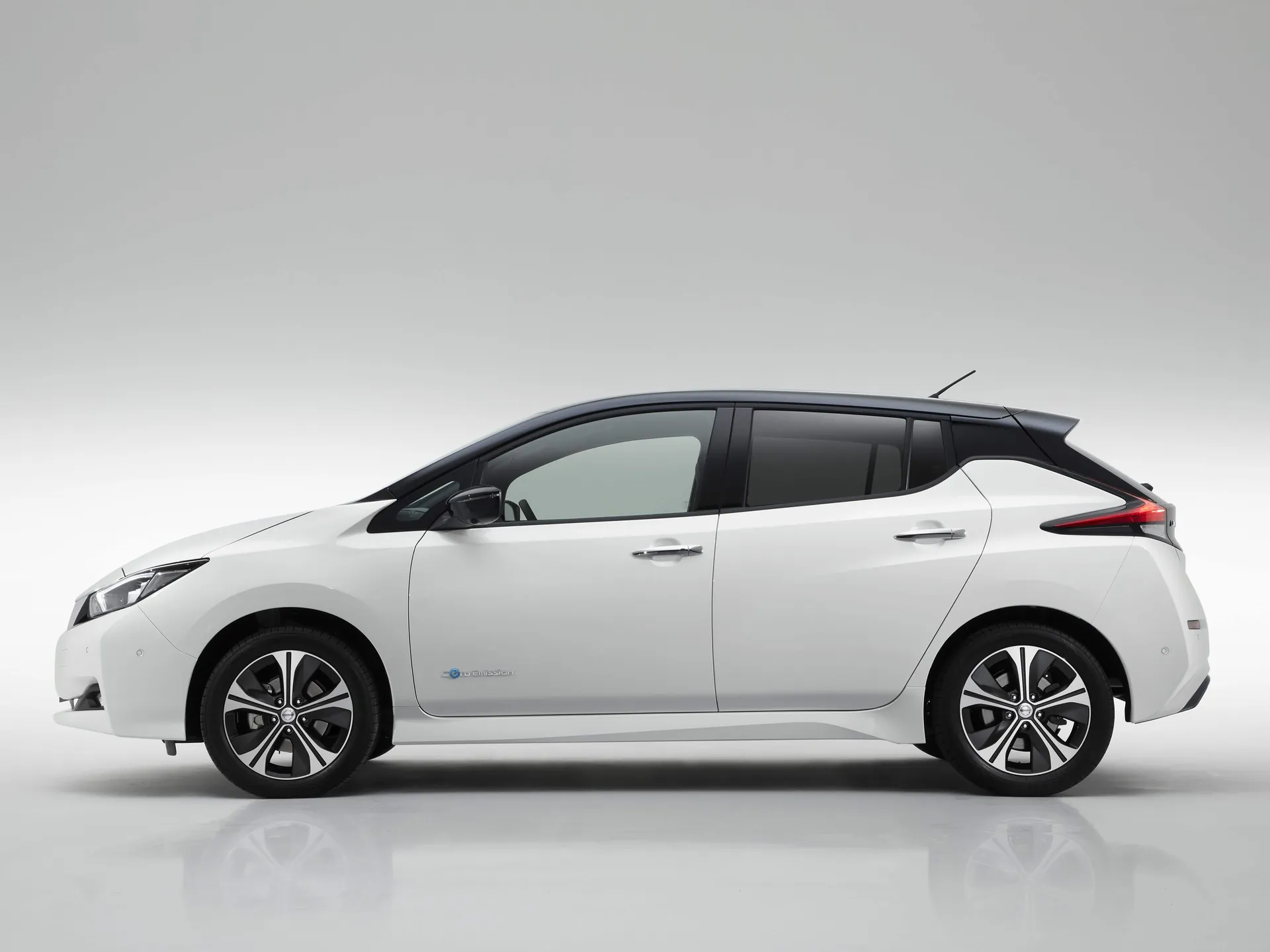 Nissan Leaf (2018) – boční profil