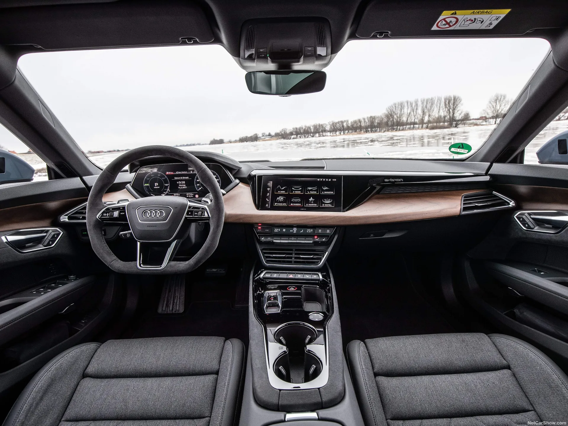 Audi e-tron GT quattro (2022) - Interior