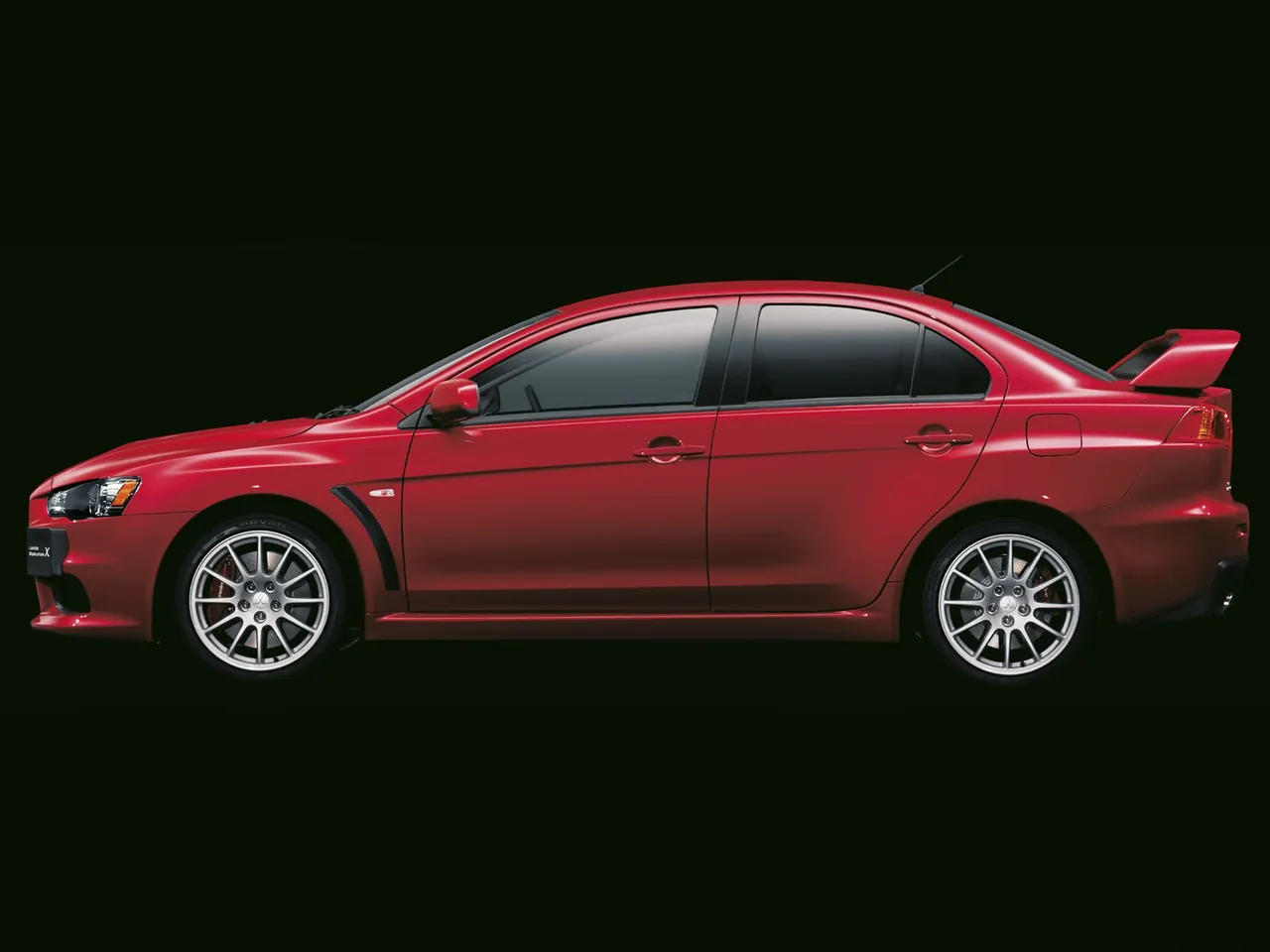 Mitsubishi Lancer Evolution X (2008) – boční profil